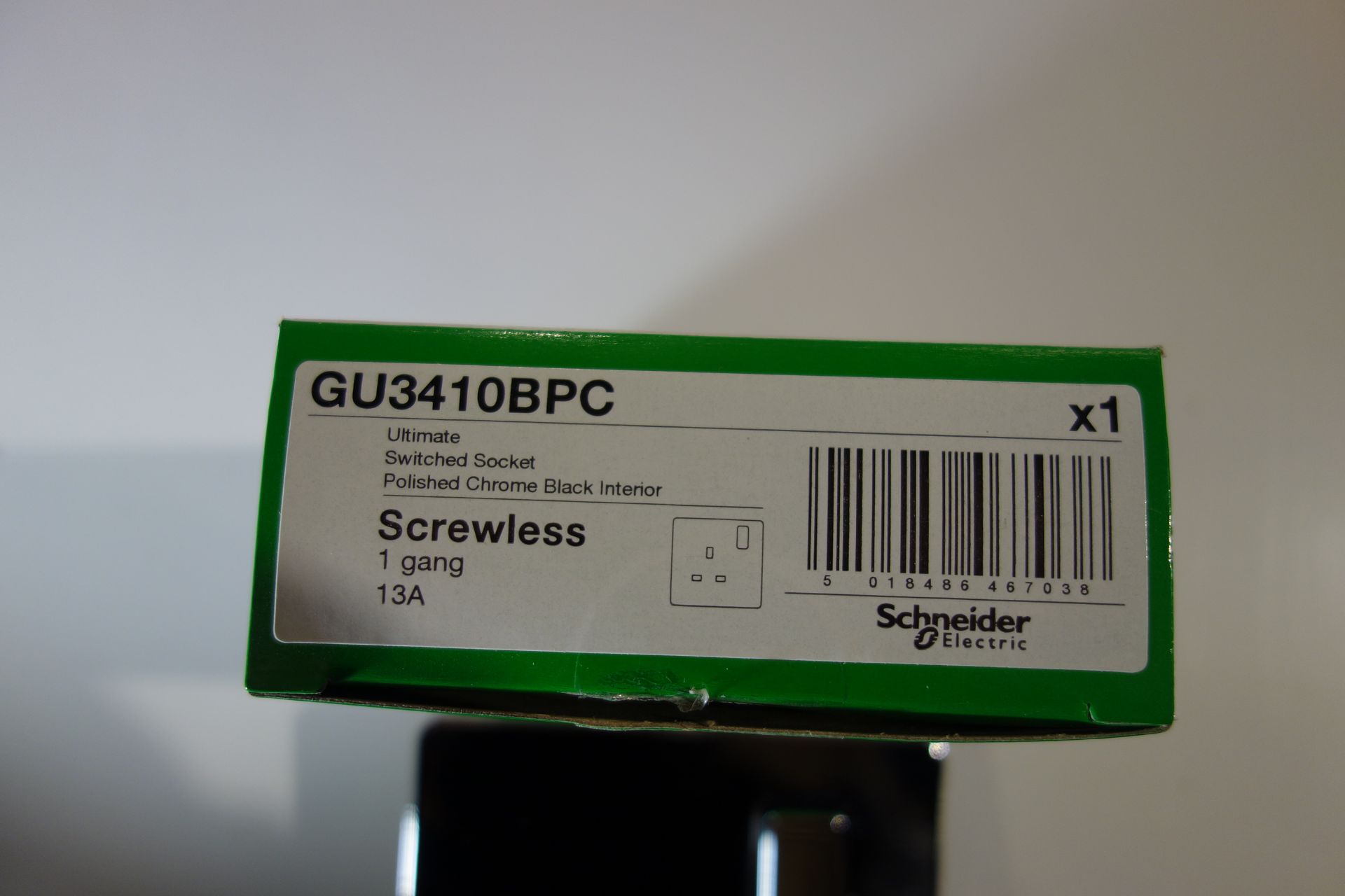 100x Schneider GU3410BPC 1 GANG 13a Switched Sockets, Screwless Flat Plate Polished Chrome Black