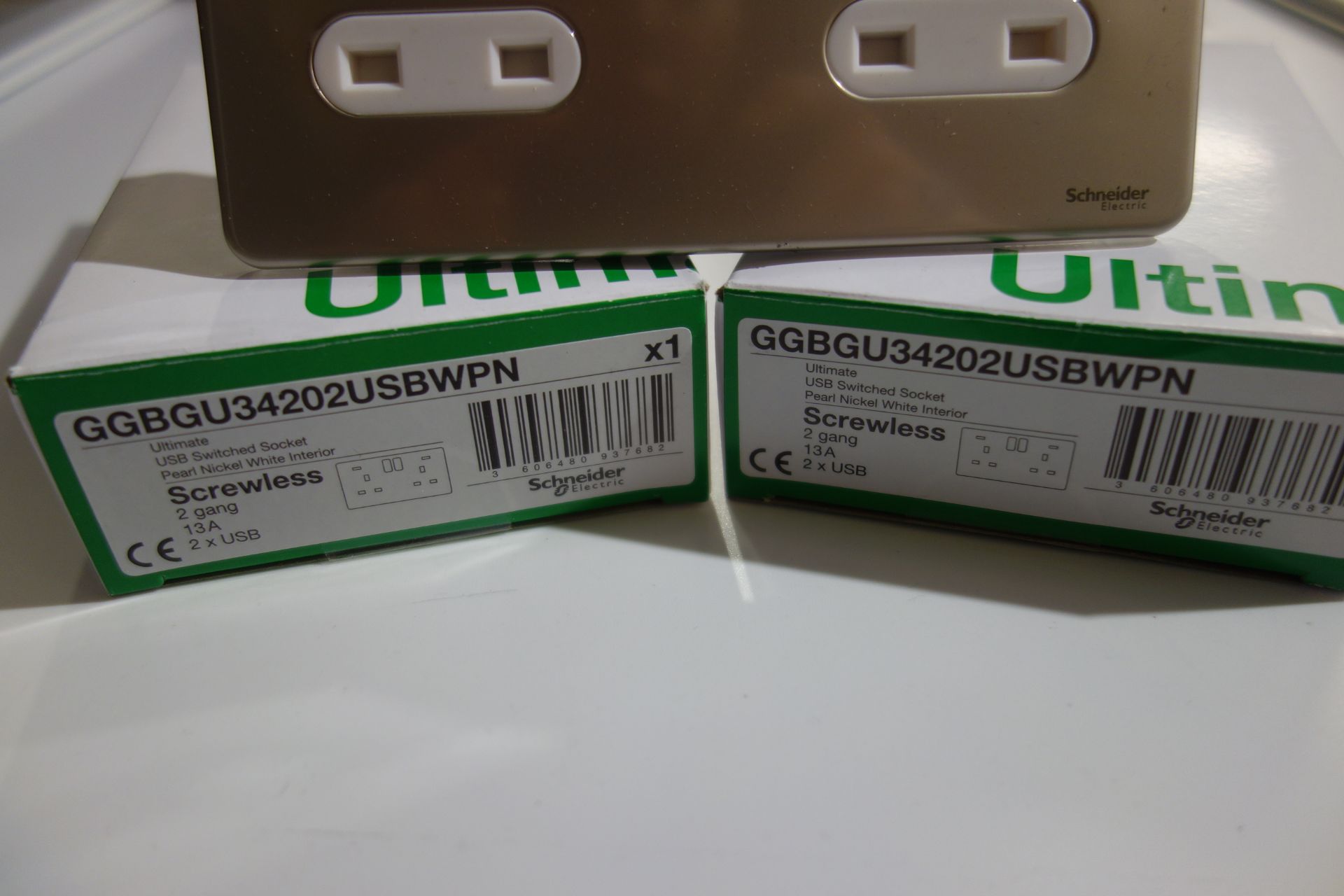 10x Schneider GGBGU34202USBWPN 2 GANG 13a Switched USB Sockets Screwless Pearl Nickel Finish White