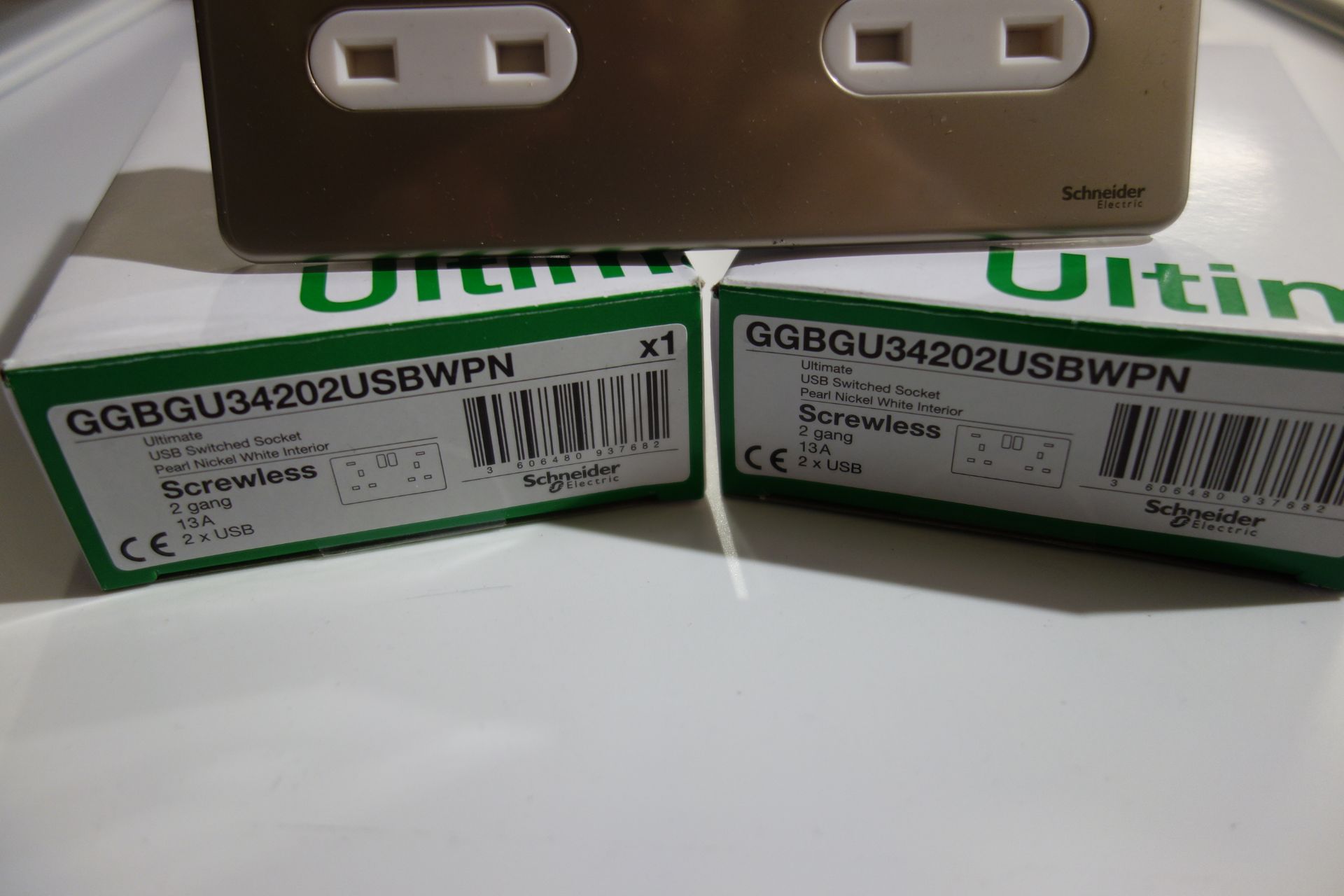 10x Schneider GGBGU34202USBWPN 2 GANG 13a Switched USB Sockets Screwless Pearl Nickel Finish White