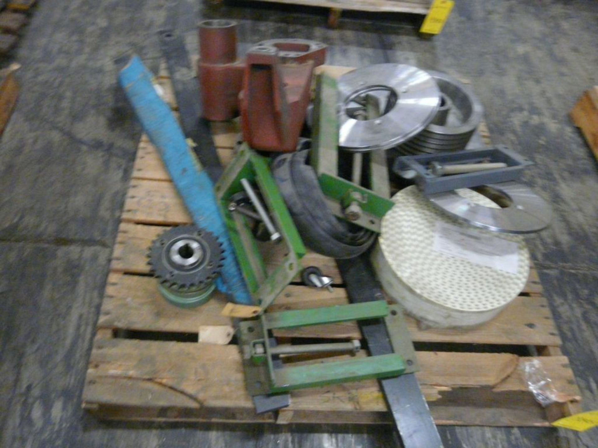 Lot of Assorted Components|Includes:; Open End 100T20 Belt; Gear - Image 3 of 4