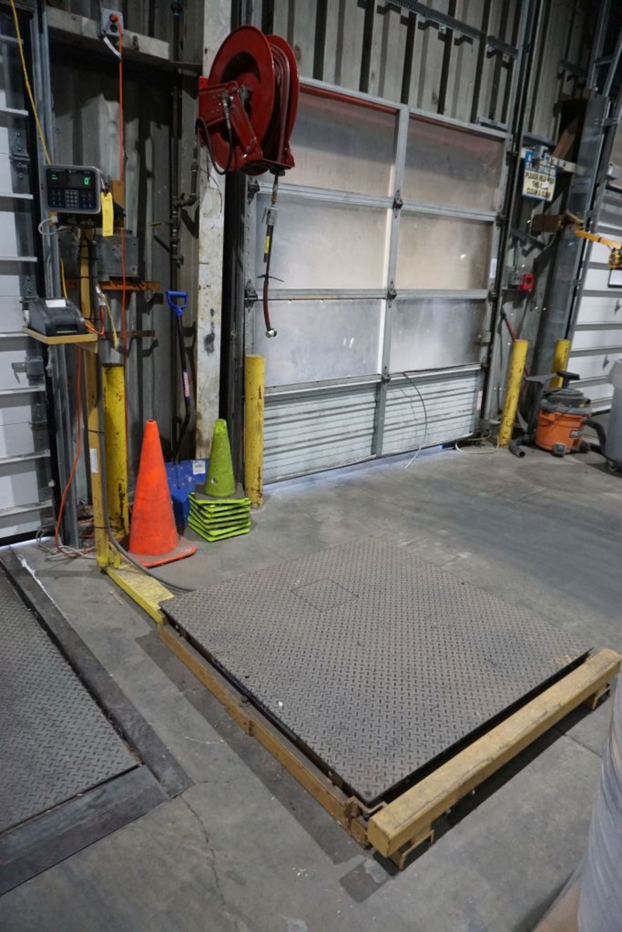 Loadmaster Platform Scale w/Avery Weigh-Tronix Indicator - DELAYED REMOVAL: March 26 | Includes