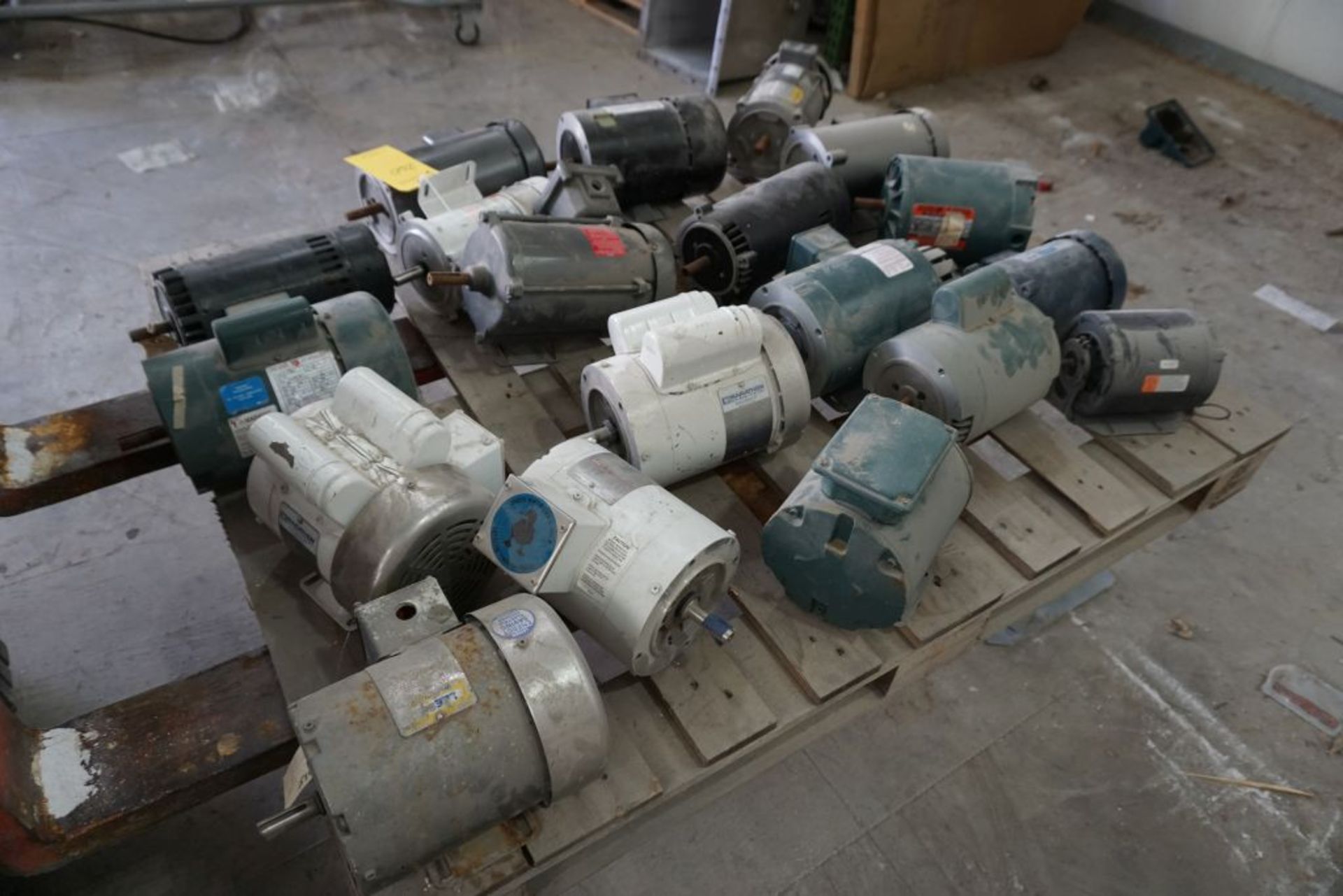 Lot of (19) Assorted Motors | Brands Include:; Dayton; Leeson; Reliance - Image 4 of 23