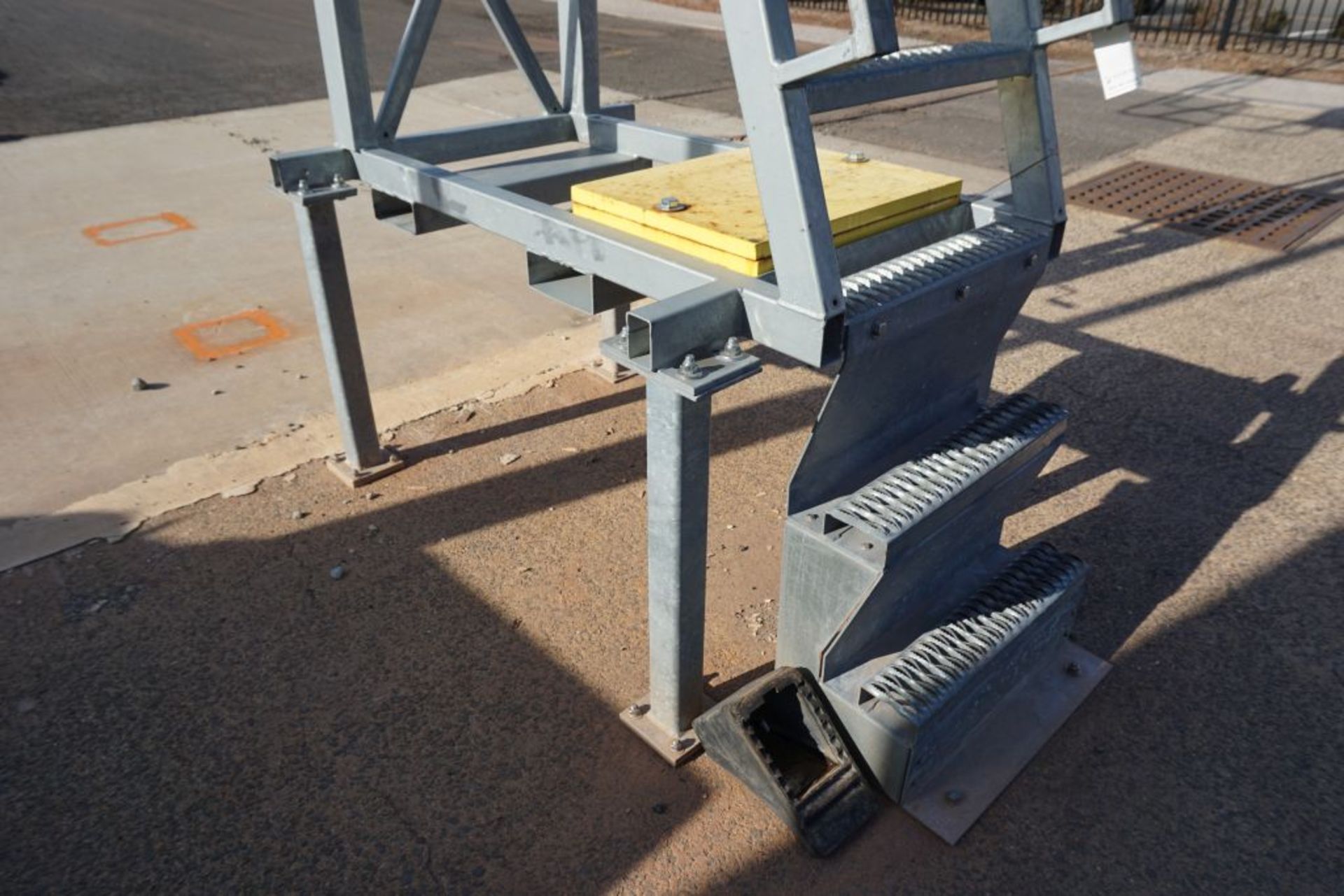 Truck Inspection Ladder | 500 lb Capacity; 550 lb Counter Weights - Image 2 of 7