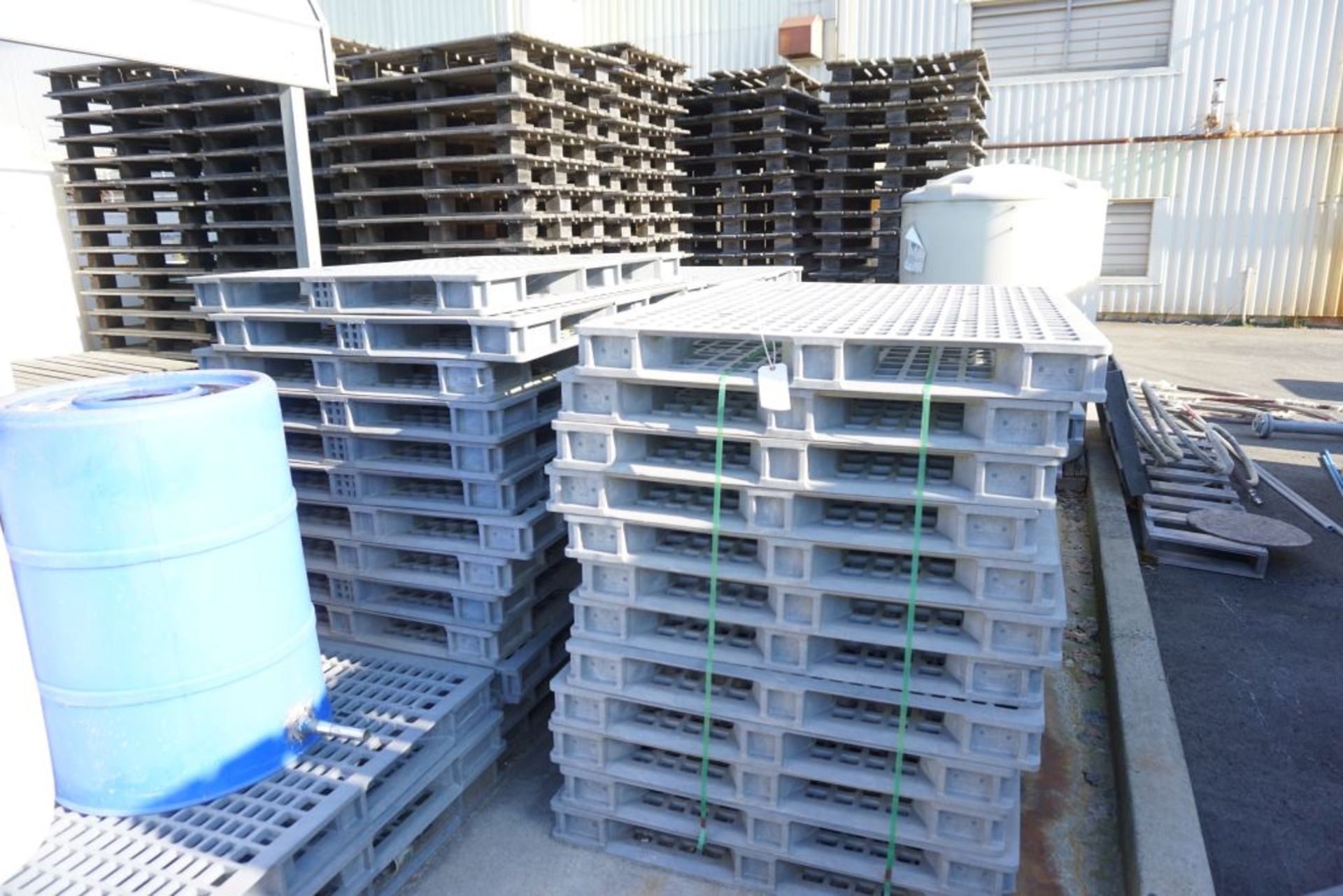 Lot of Approx (272) Pallets | (220) Wooden; (52) Plastic