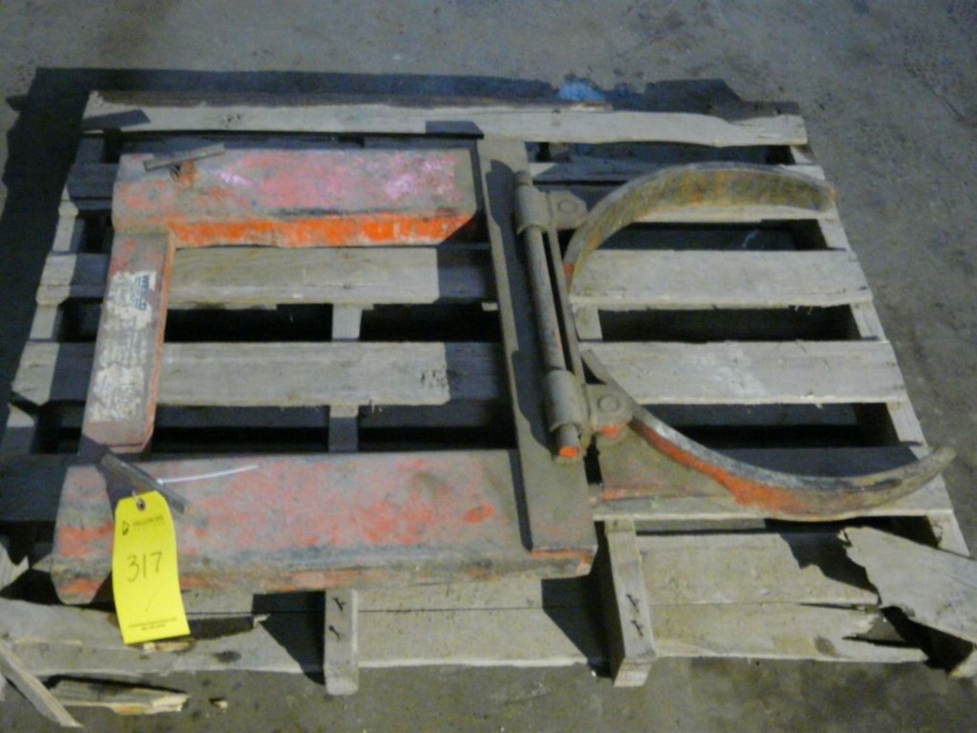 Wesco Fork Mounted Drum Grab | 1,500 lb Capacity; Lot Loading Fee: $10.00