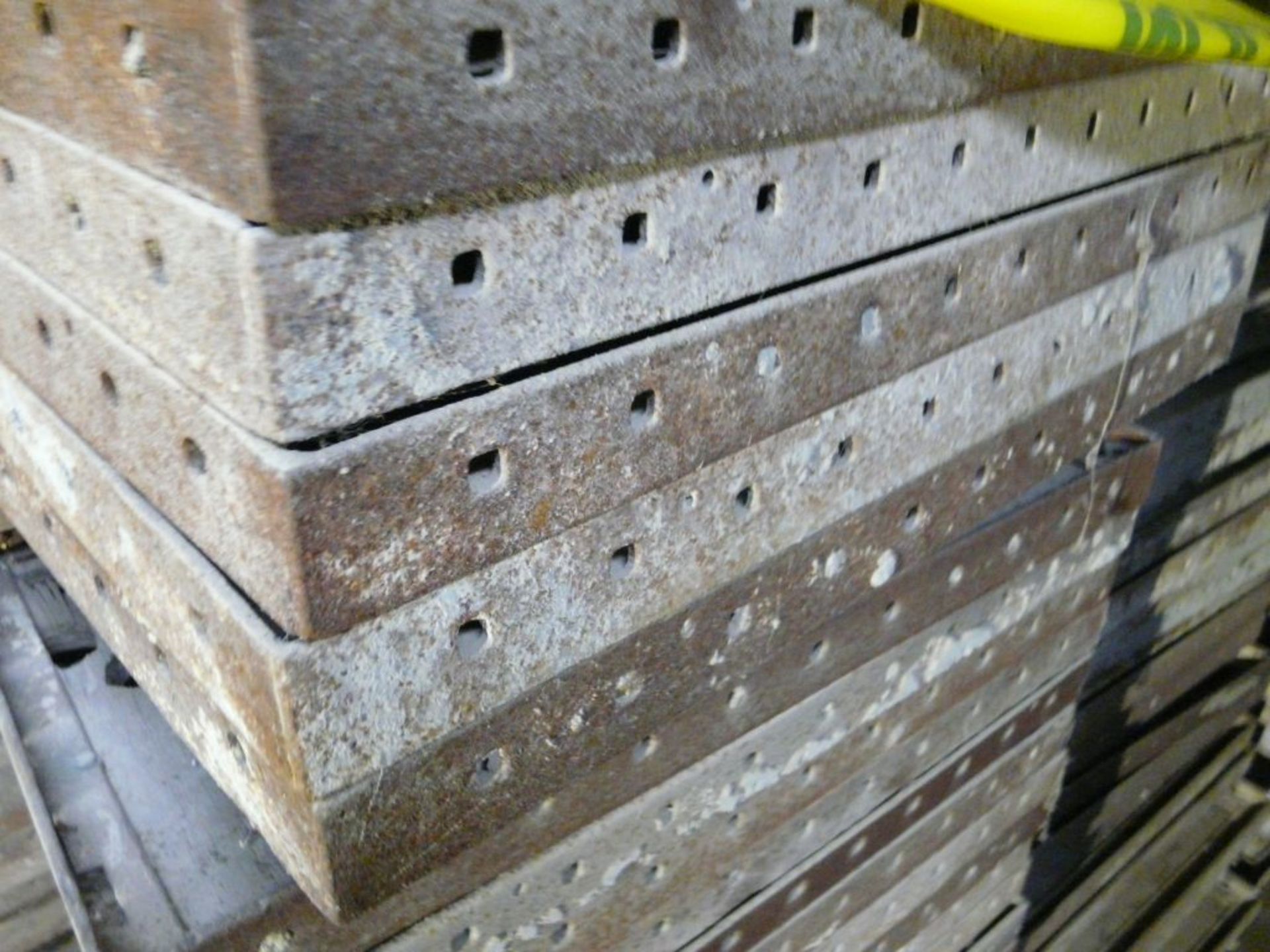 Lot of (708) Medalist Concrete Forms | Includes:; (526) 24" x 36"; (182) 24" x 24"; Lot Loading Fee: - Image 4 of 4
