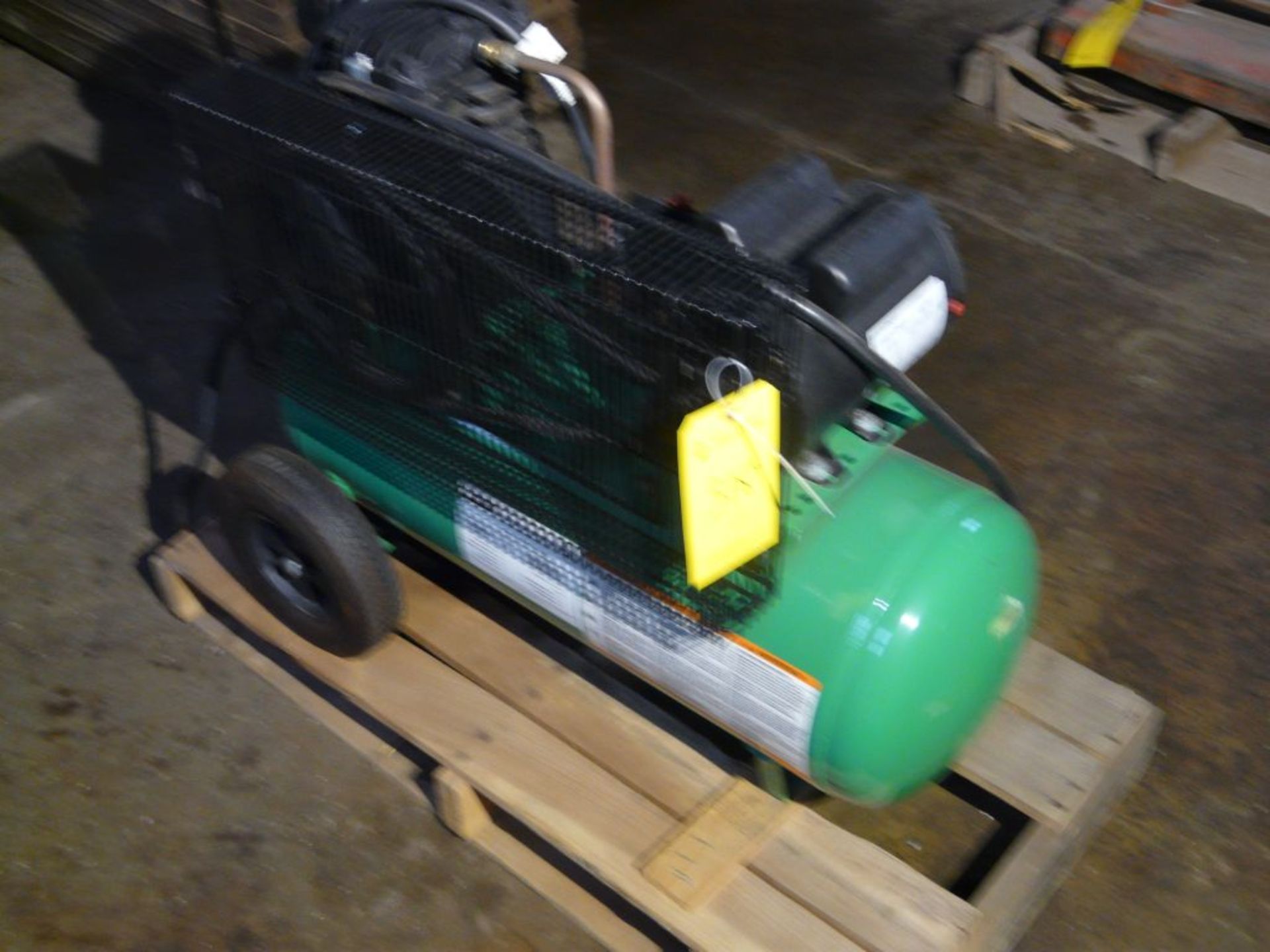 Speedaire Tank Mounted Air Compressor | Model No. 52YM09; 135 PSI; 15 Gal; 120V; Lot Loading Fee: $ - Image 4 of 7