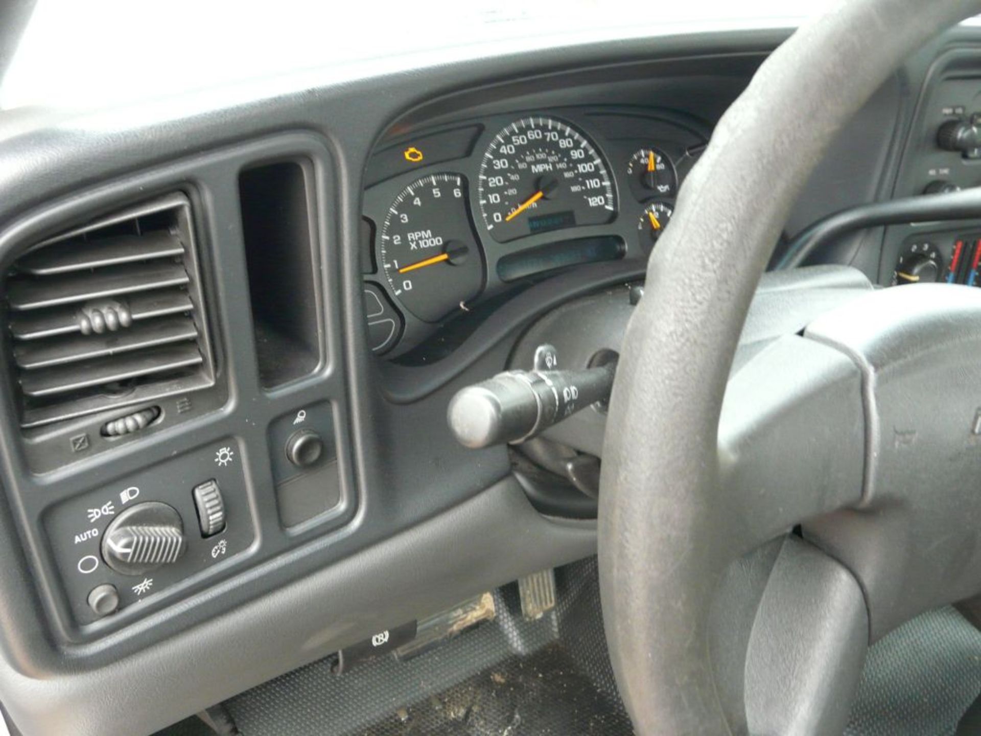 2005 Chevrolet Silverado 1500 Pickup Truck | VIN# 1GCEC14X15Z311949; 4.3L, 6 Cylinder; Automatic - Image 22 of 29