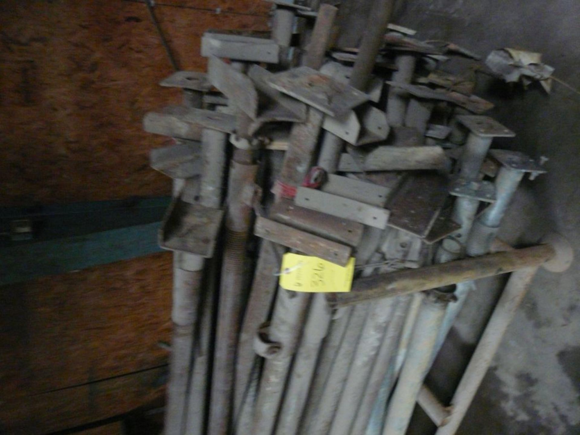 Lot of (30) Post Shores | 72" Extendable; Lot Loading Fee: $10.00 - Image 3 of 5