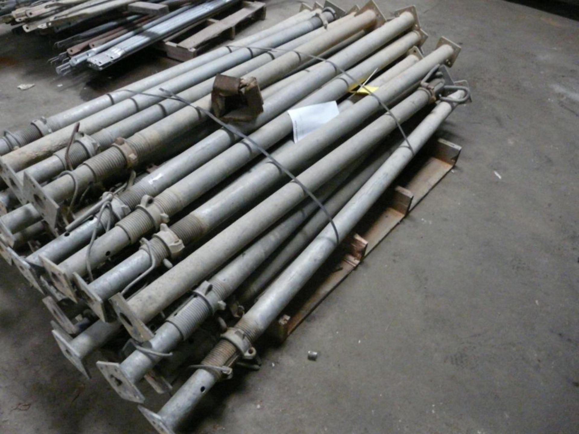 Lot of (30) Post Shores | 72" Extendable; Lot Loading Fee: $10.00 - Image 2 of 6