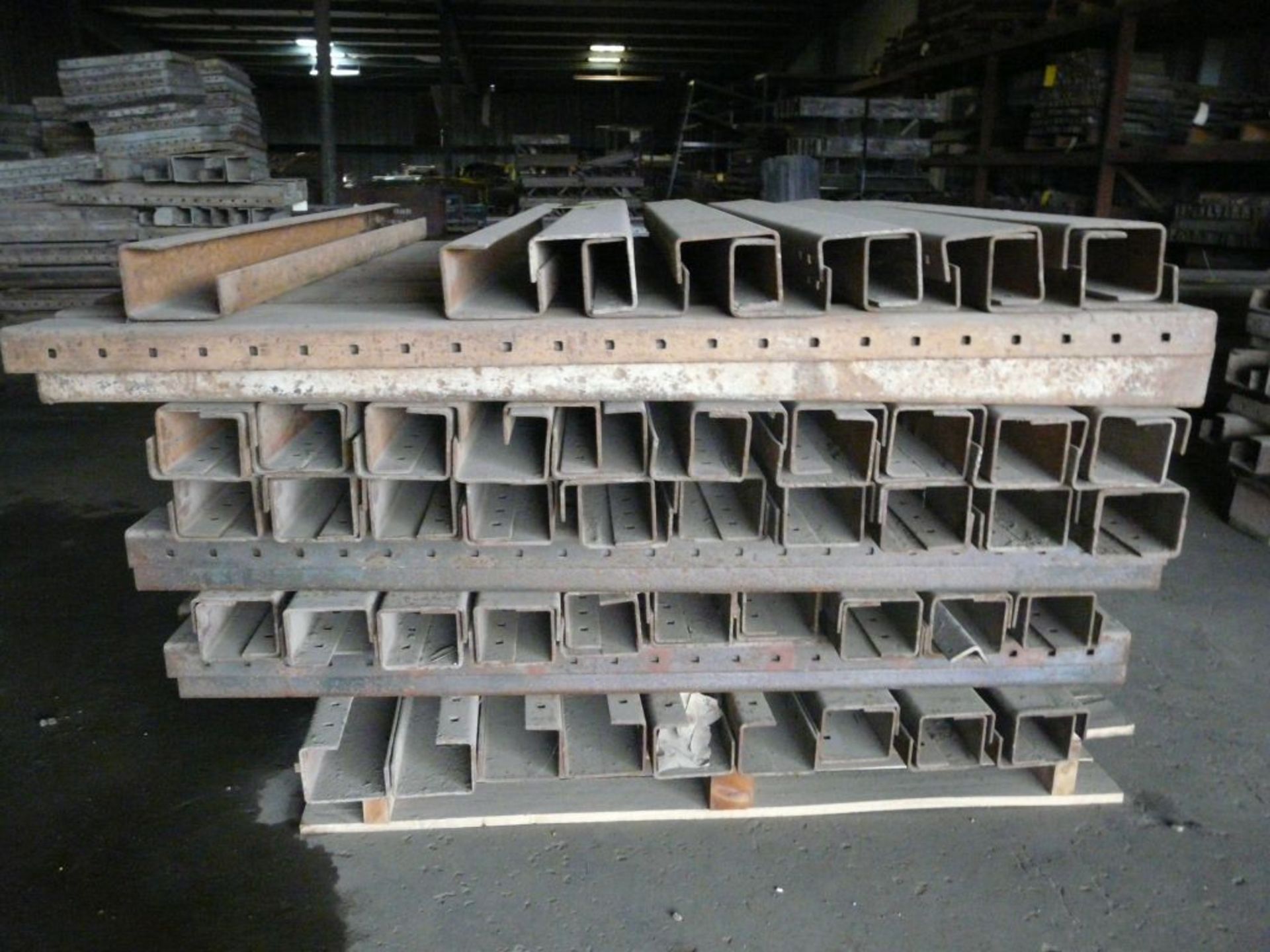 Lot of (82) Corner Forms | 3" x 4" x 48"; Lot Loading Fee: $10.00 - Image 2 of 3