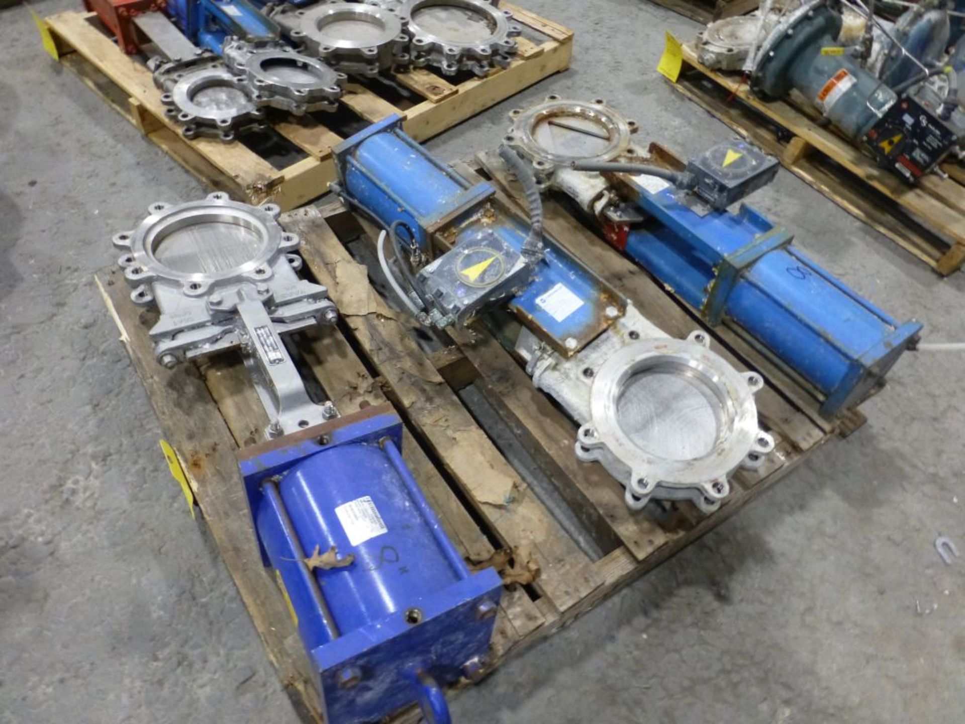 Lot of (3) Assorted Knife Gate Valves | (1) FNW Model No. 6500SX, Size: 8; (1) Orbinox Model No. 203