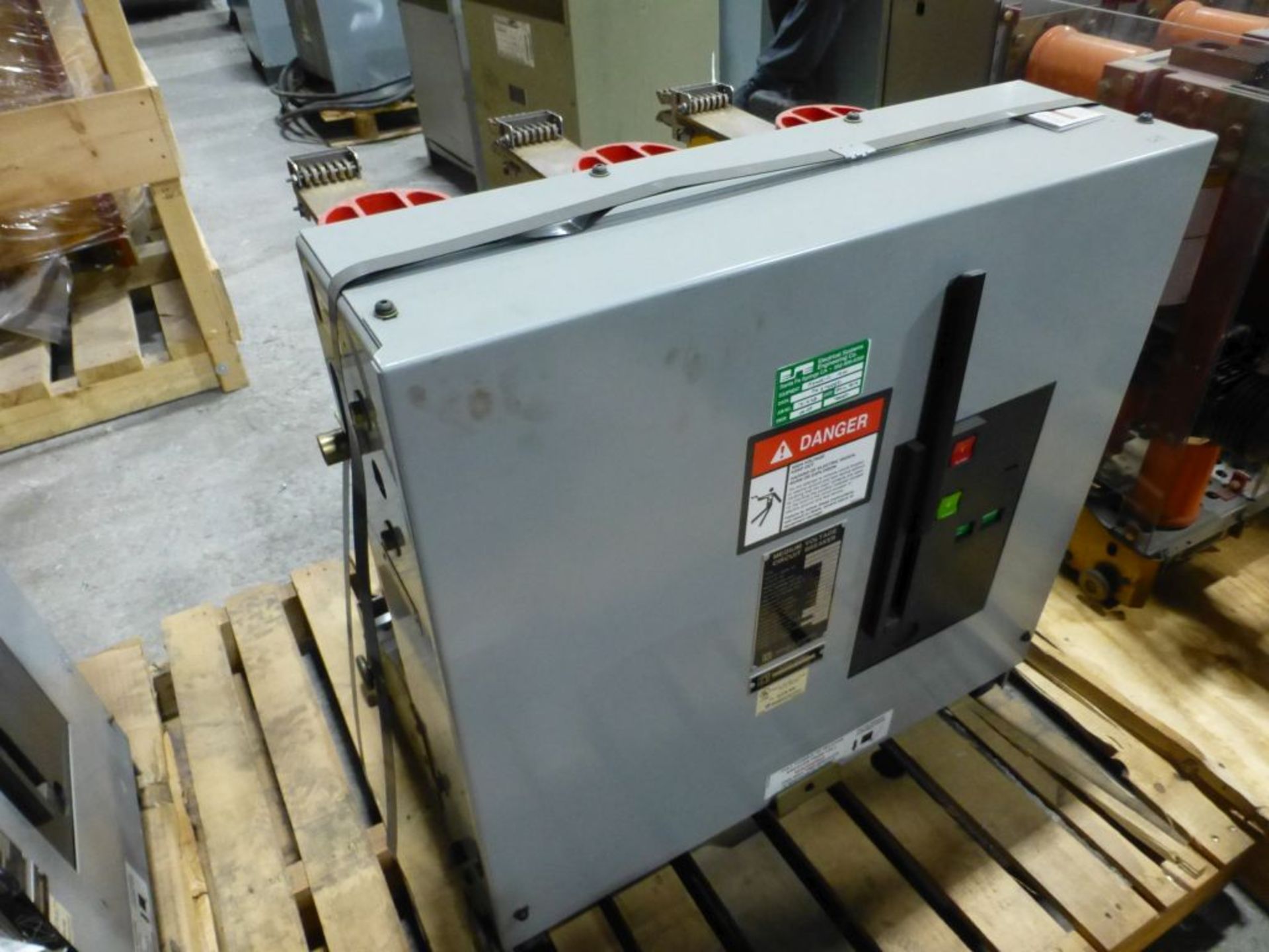 Square D Medium Voltage Circuit Breaker | Cat No. V5D71337000A; Type: VR; 100-140V; Continuous