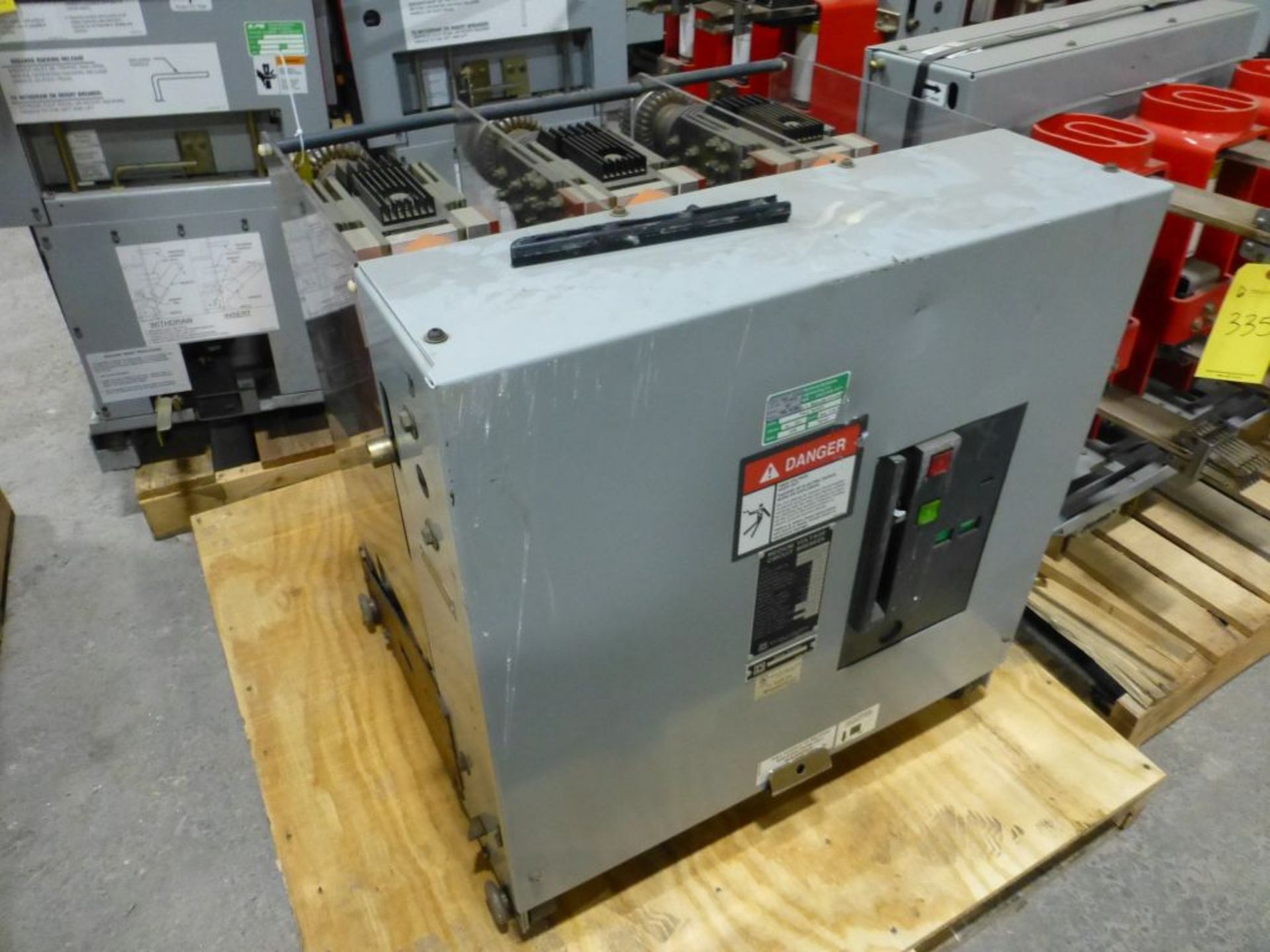 Square D Medium Voltage Circuit Breaker | Cat No. V5D4333Y000A; Type: VR; 100-140V; Continuous