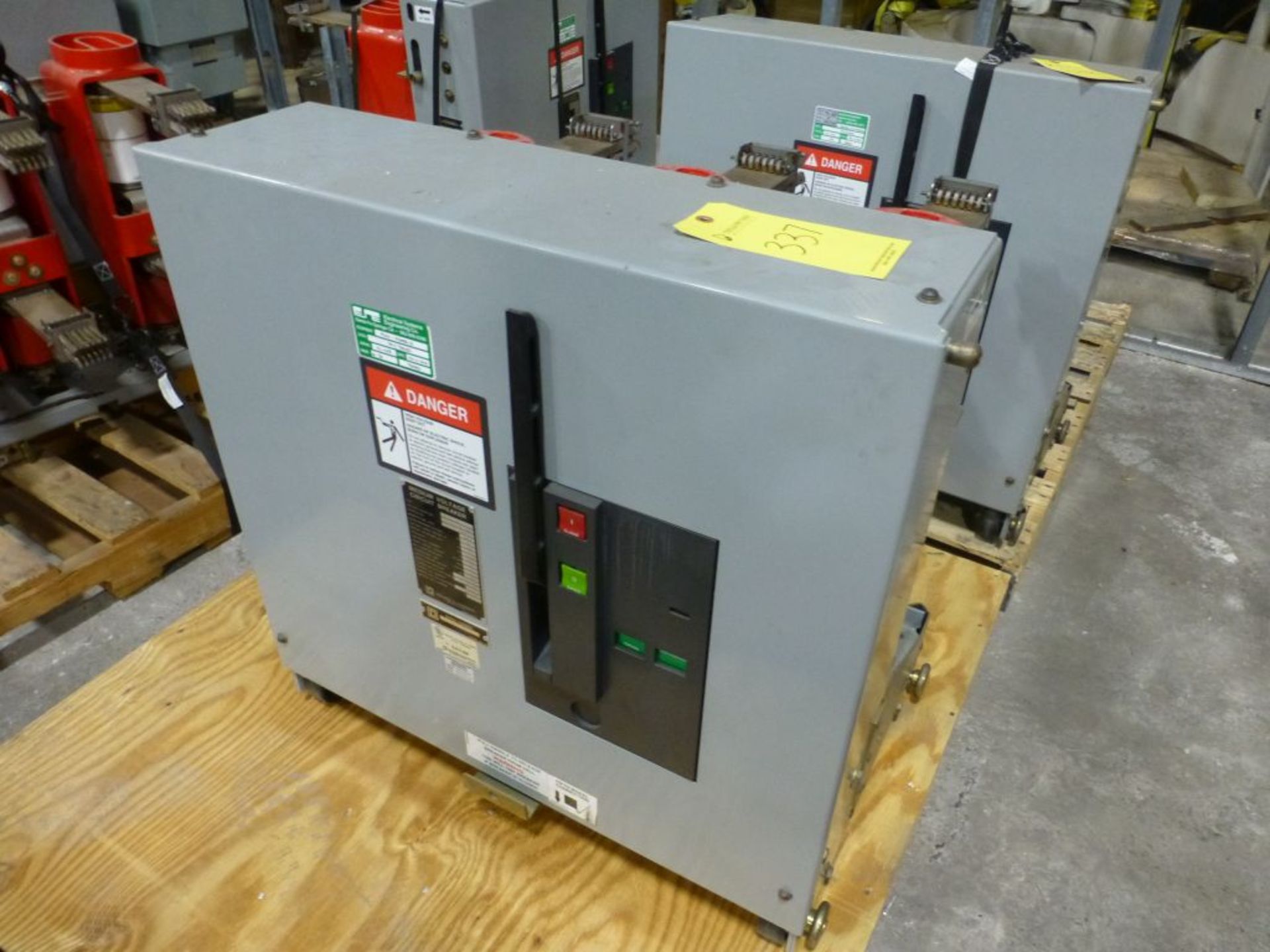 Square D Medium Voltage Circuit Breaker | Cat No. V5D71337000A; Type: VR; 100-140V; Continuous