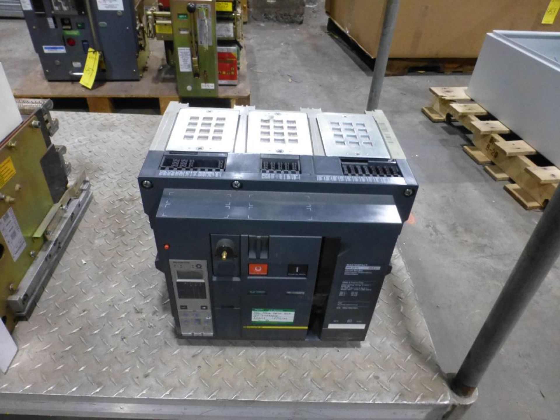 Masterpact Circuit Breaker | Cat No. WL3FFR31A9SFFFXCXA; 2000A; 600V; 3P; New, Unused Spares