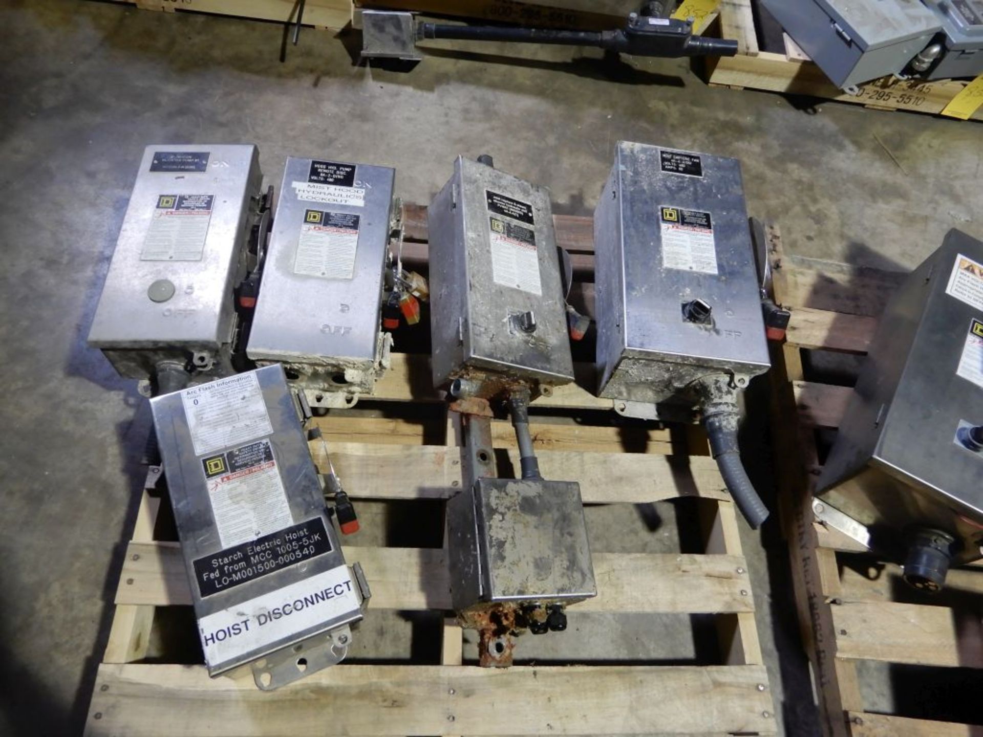 Lot of (5) Square D Heavy Duty Safety Switches | (1) 60A, 600V; (4) Cat No. H361DS, 30A, 600V