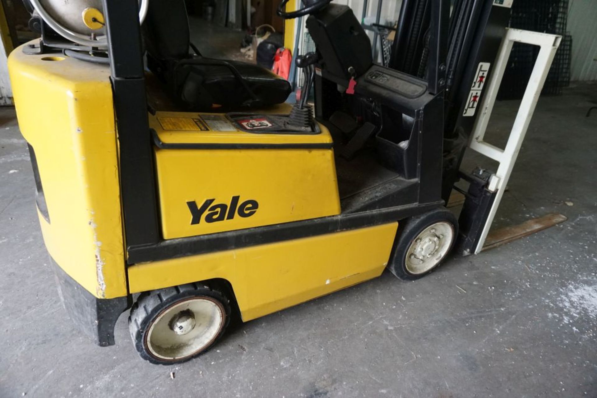Yale Forklift Truck w/Hydraulic Sliding Forks | DELAYED REMOVAL; Model No. GLC030AFNVAE082; Weight - Image 2 of 23