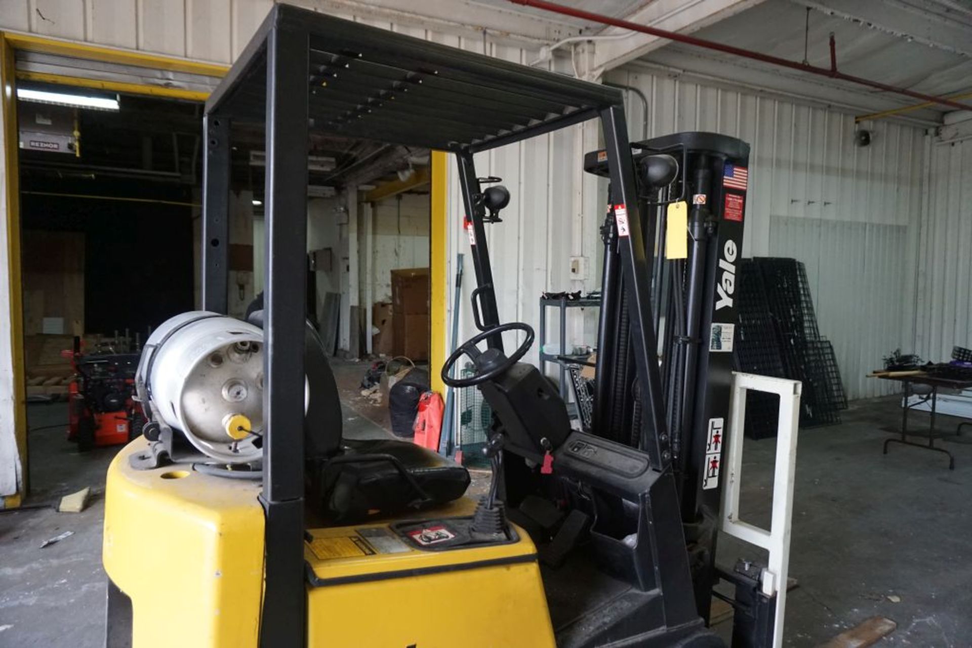 Yale Forklift Truck w/Hydraulic Sliding Forks | DELAYED REMOVAL; Model No. GLC030AFNVAE082; Weight - Image 3 of 23