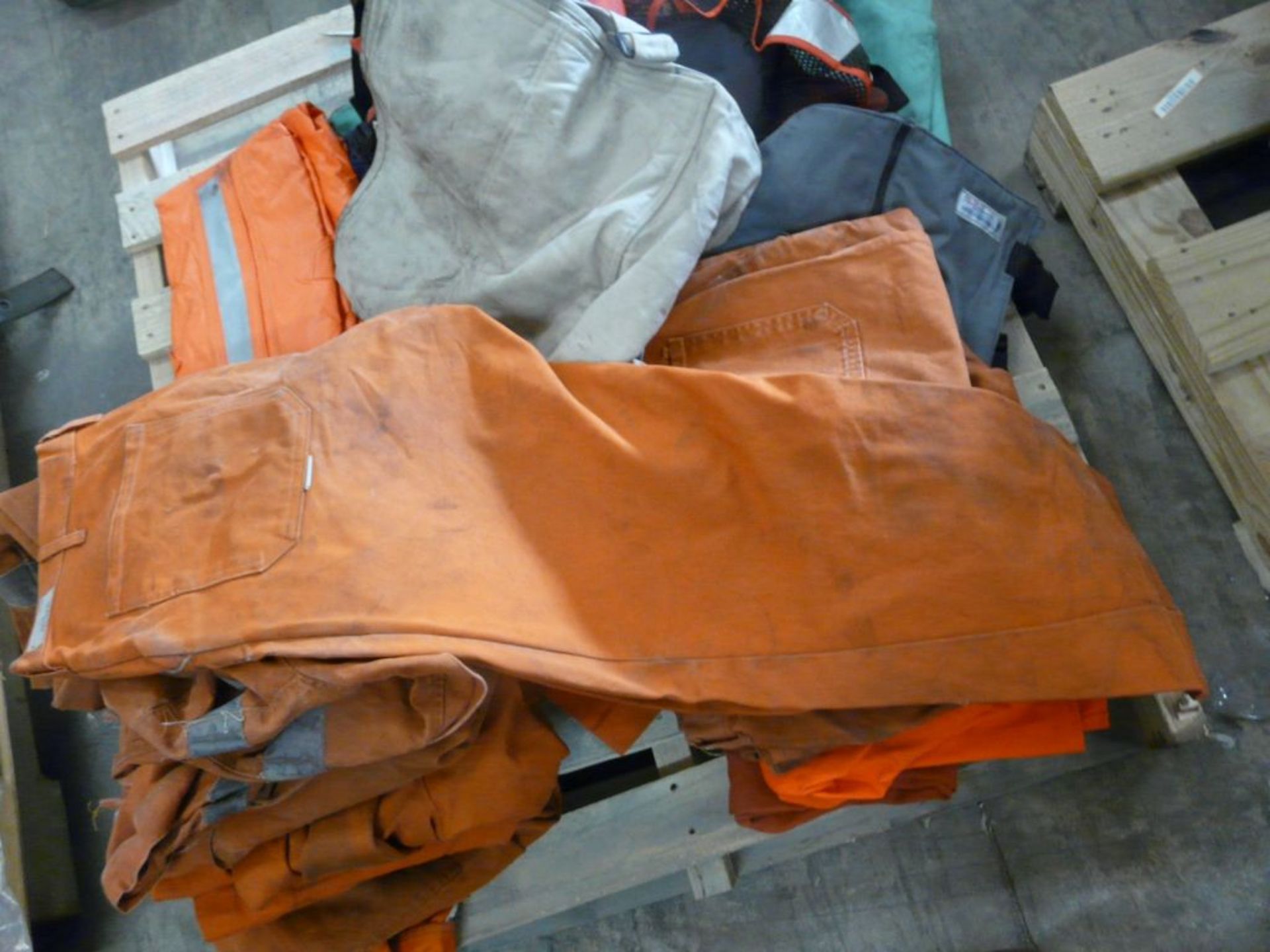 Lot of Assorted Work Clothing | Sizes Include:; 38; 3XL; 2XL - Image 5 of 6