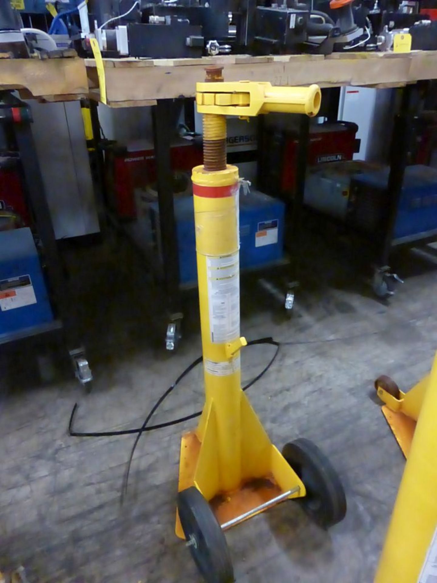 Lot of (2) Trailer Stabilizing Jacks | Static Capacity: 100,000 lbs; Lifting Capacity: 40,000 lbs - Image 6 of 8