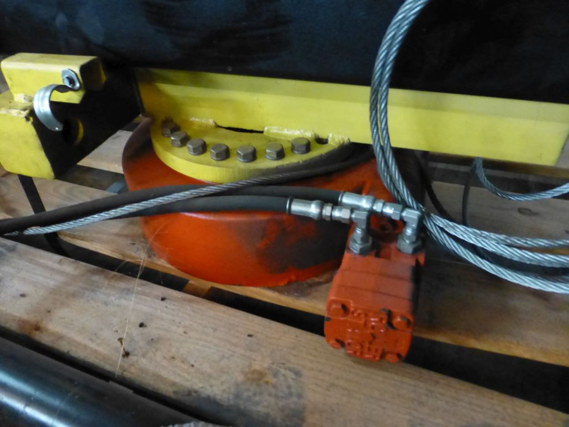 Hydraulic Overhead Cable Hoist - Image 8 of 10