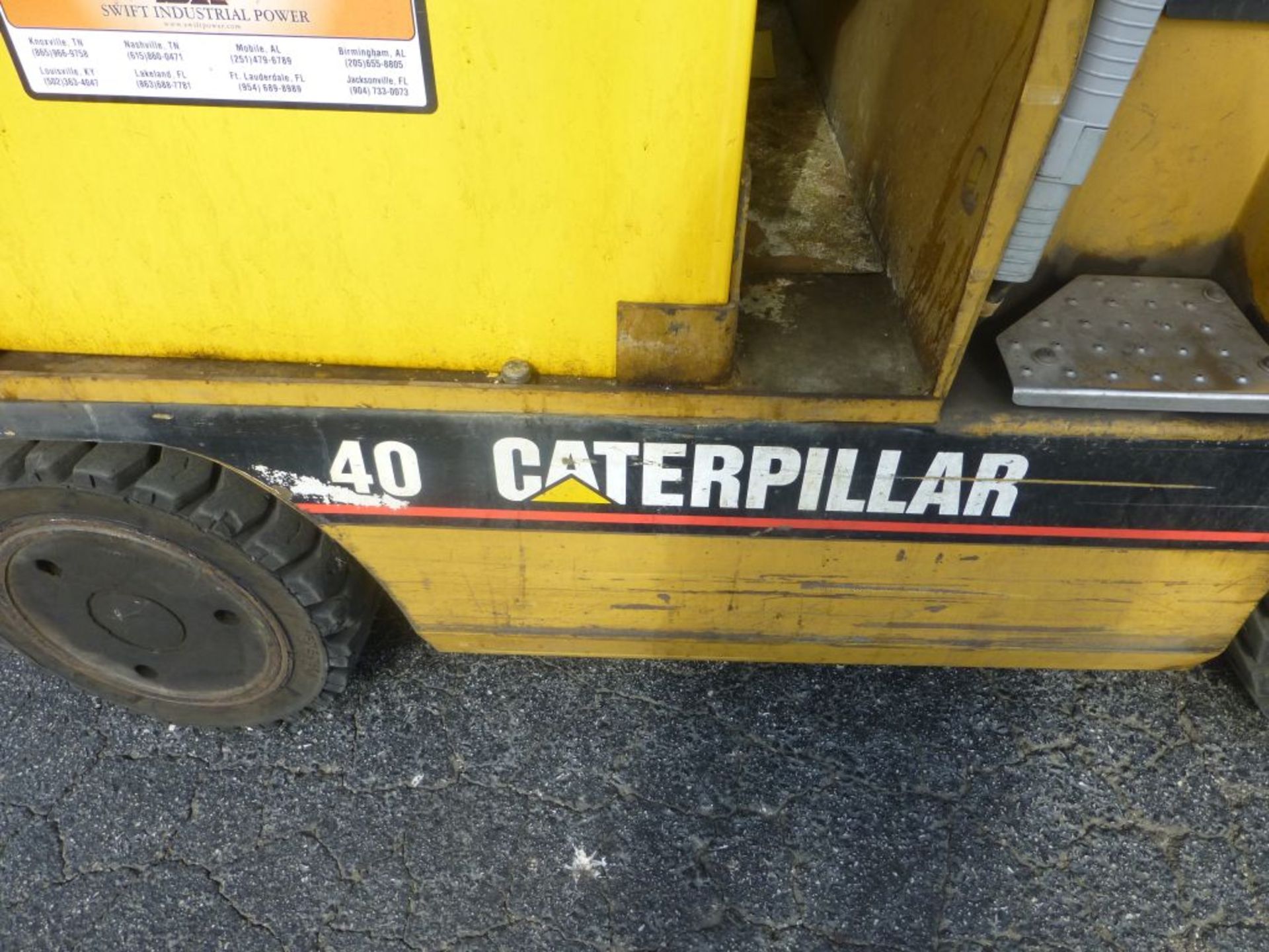 Caterpillar 3310 lb Electric Forklift | Model No. 2E020; Serial No. A2E0260326; Fork Length: 42"; - Image 5 of 10