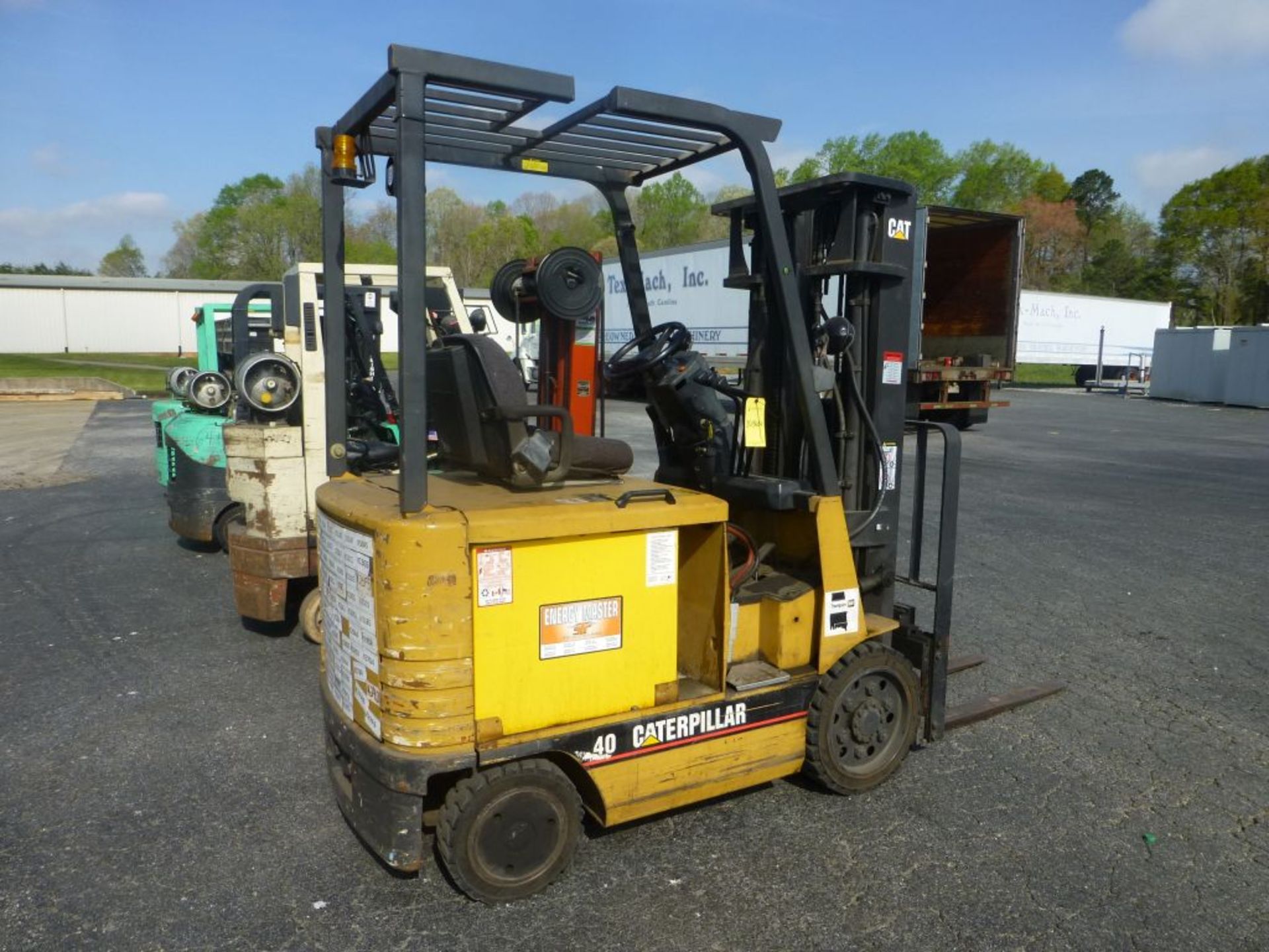 Caterpillar 3310 lb Electric Forklift | Model No. 2E020; Serial No. A2E0260326; Fork Length: 42"; - Image 3 of 10