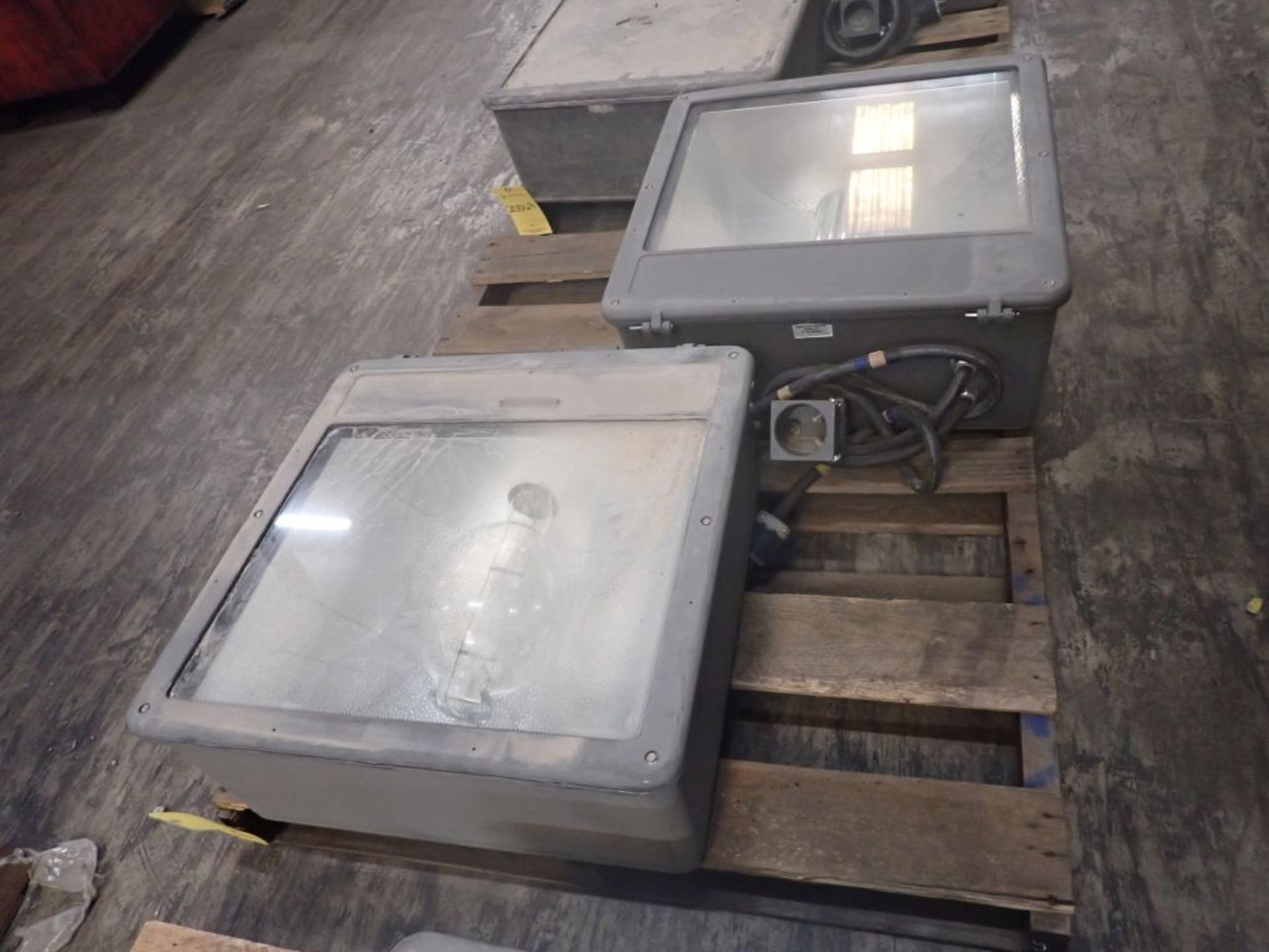 Lot of (2) Industrial Mountable Lights - Image 2 of 11