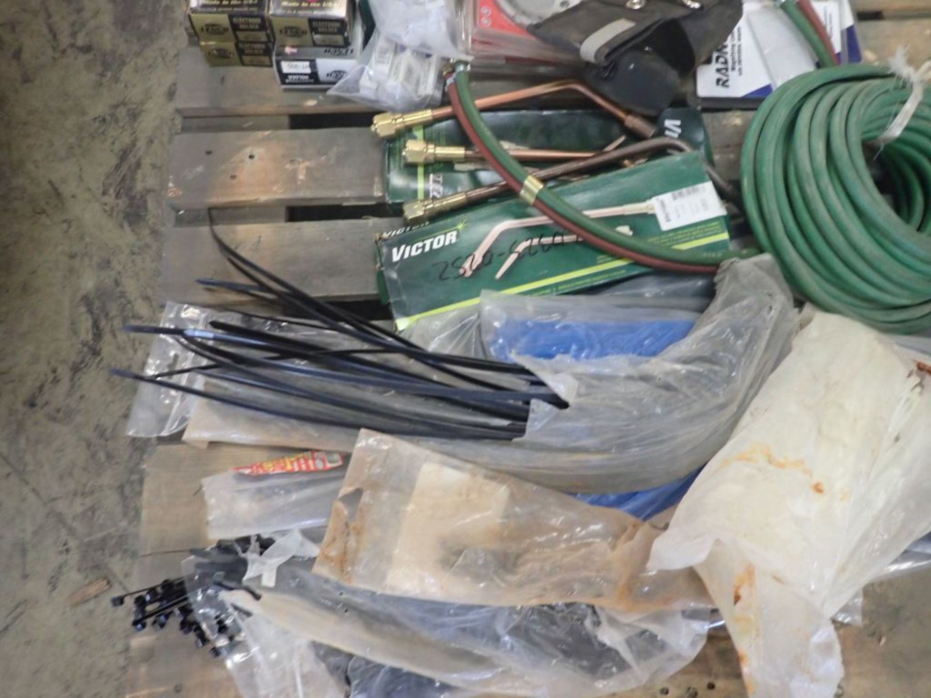 Lot of Assorted Components | Includes:; Radnor Medium Duty Welding Curtains, 6 x 6, 6 x 8; Radnor - Image 7 of 21