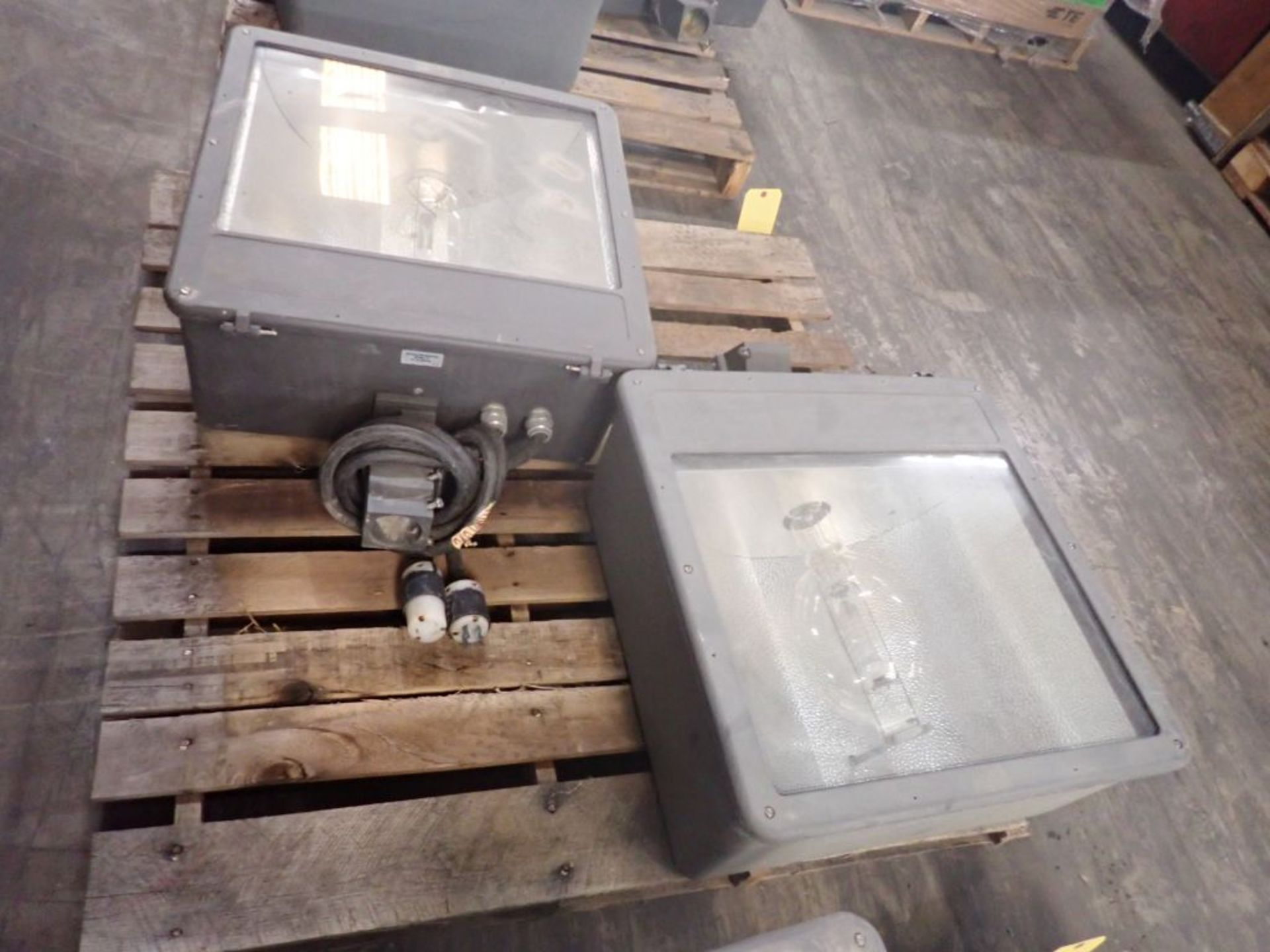 Lot of (2) Industrial Mountable Lights - Image 3 of 11