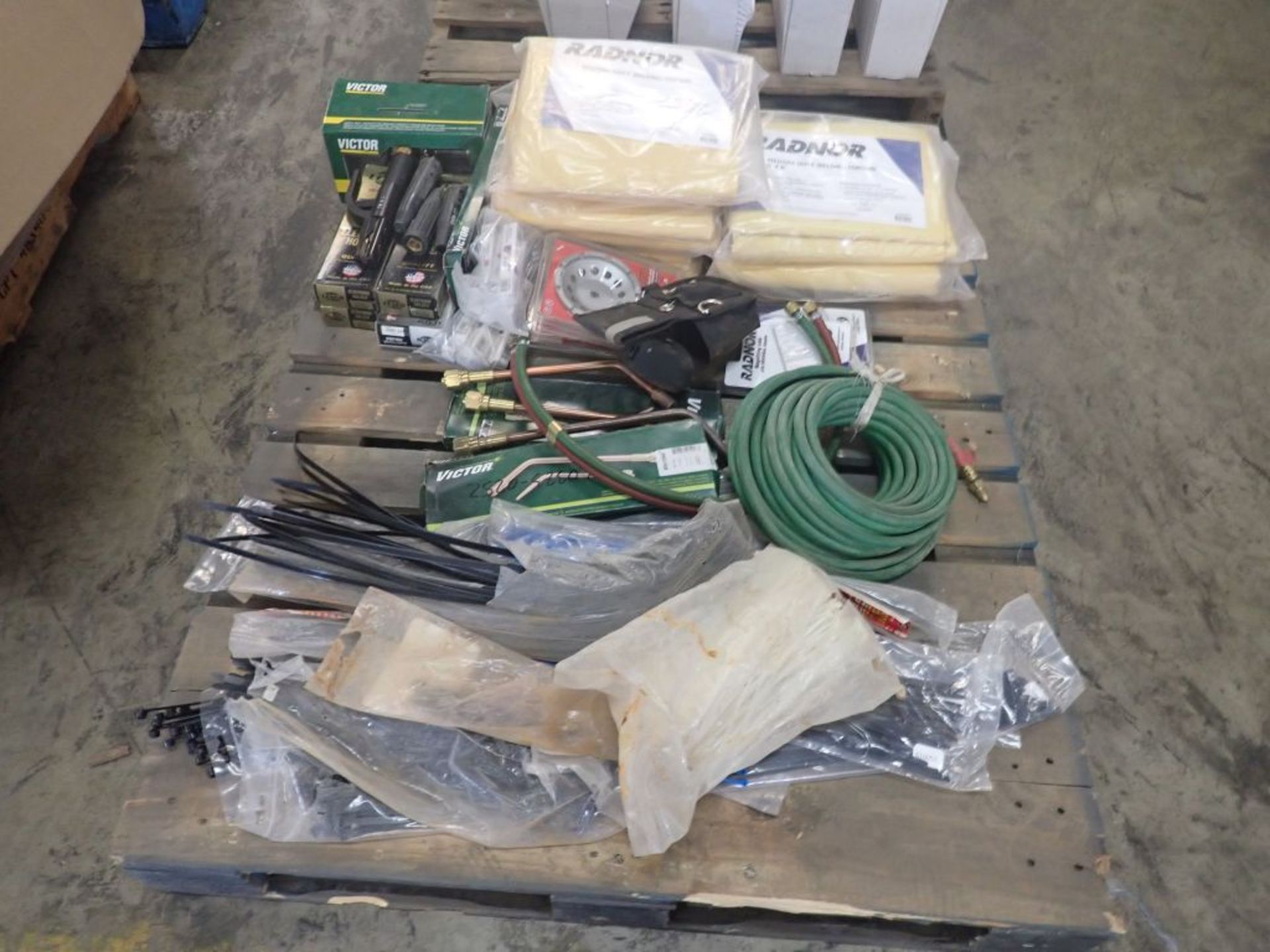 Lot of Assorted Components | Includes:; Radnor Medium Duty Welding Curtains, 6 x 6, 6 x 8; Radnor - Image 2 of 21
