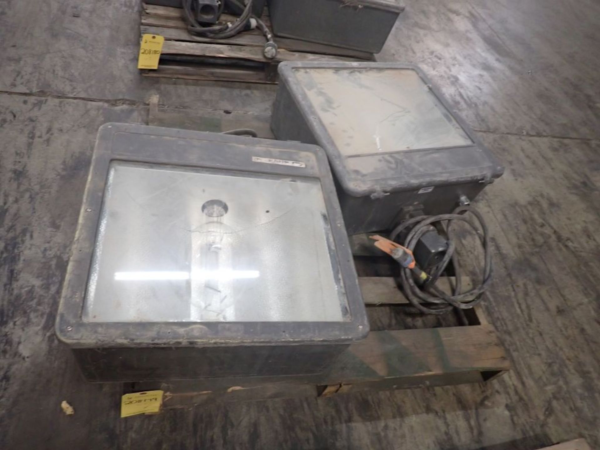 Lot of (2) Industrial Mountable Lights - Image 2 of 11