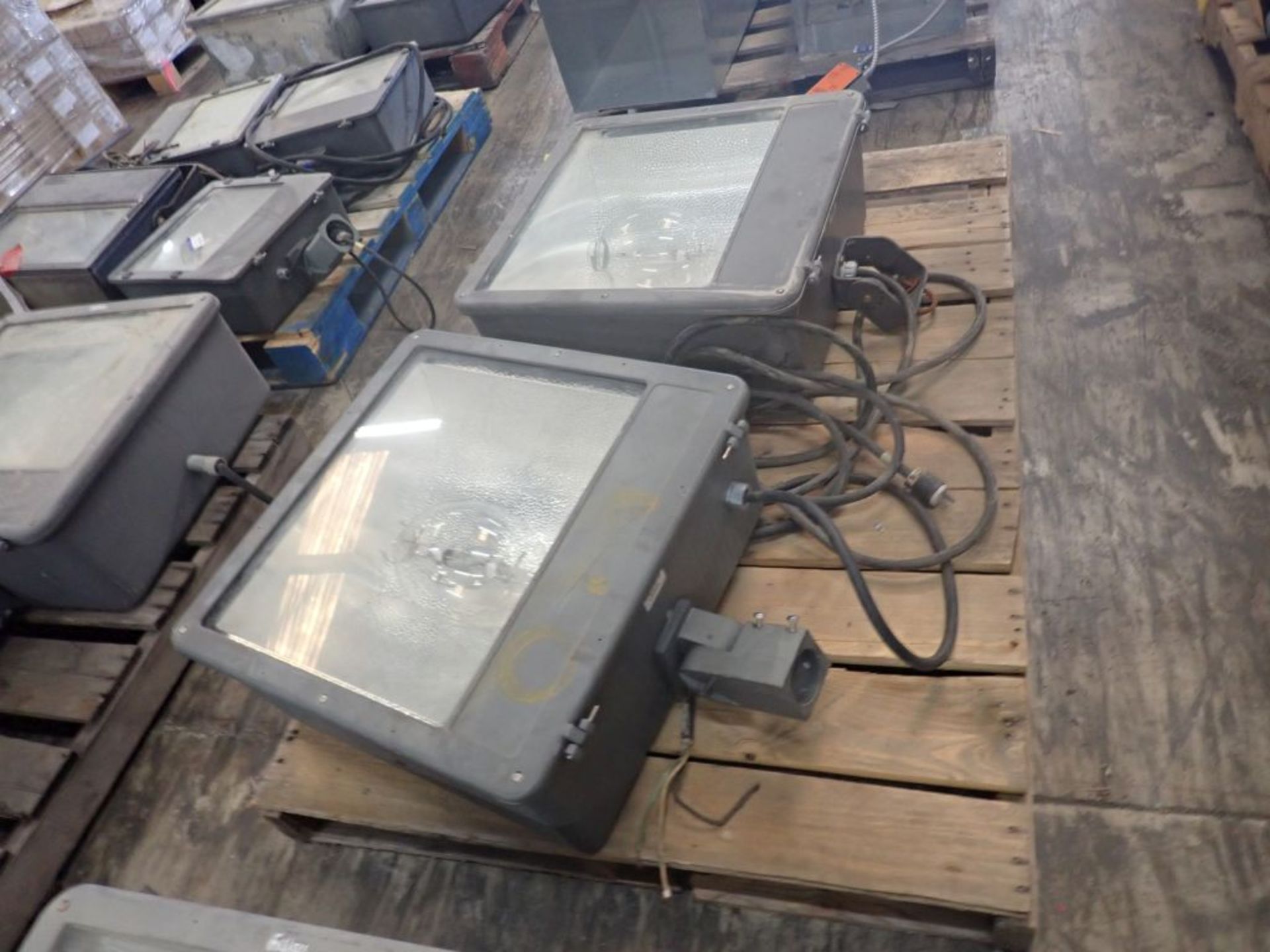 Lot of (2) Industrial Mountable Lights - Image 3 of 10