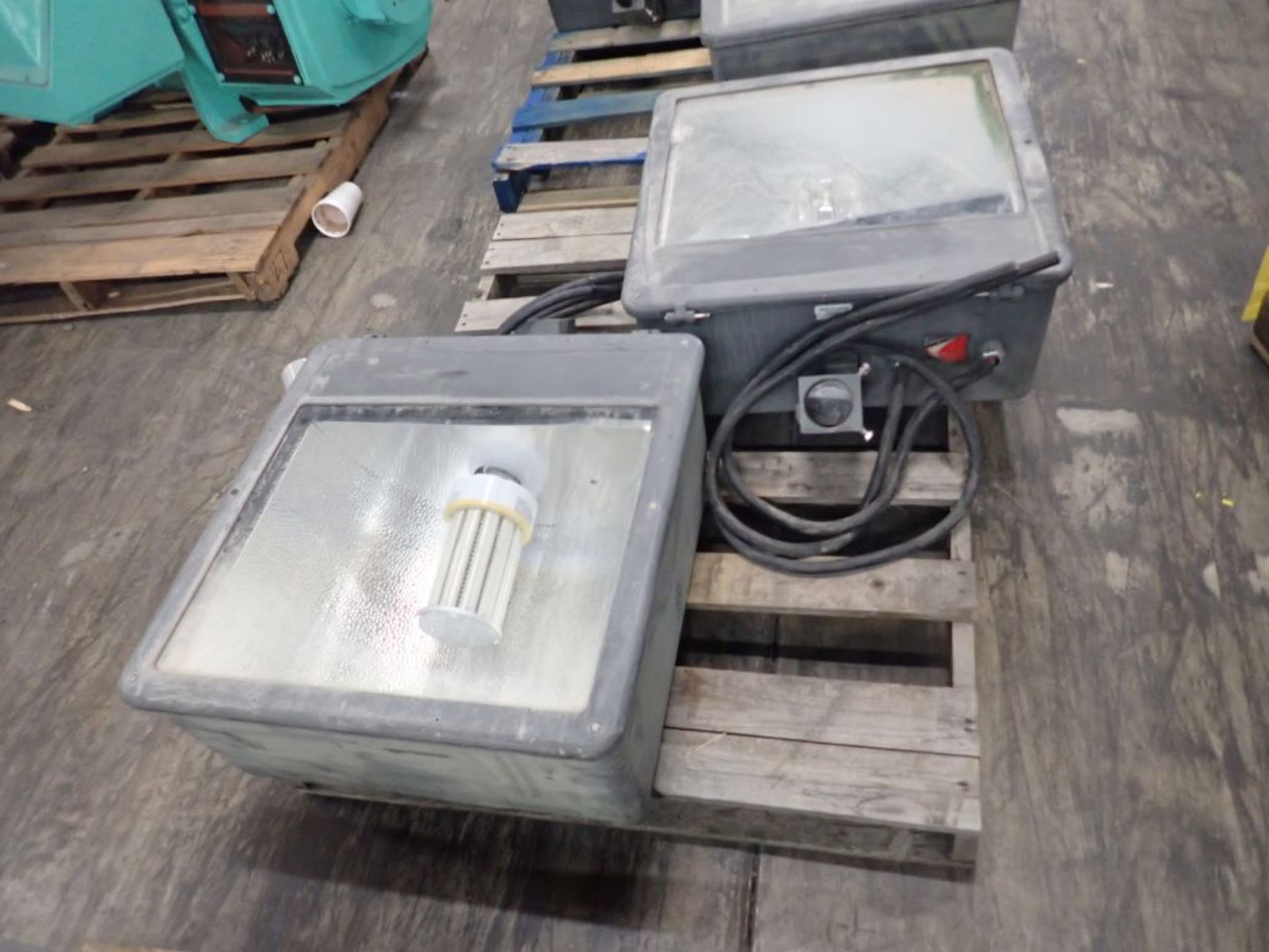Lot of (2) Industrial Mountable Light Fixtures - Image 2 of 14