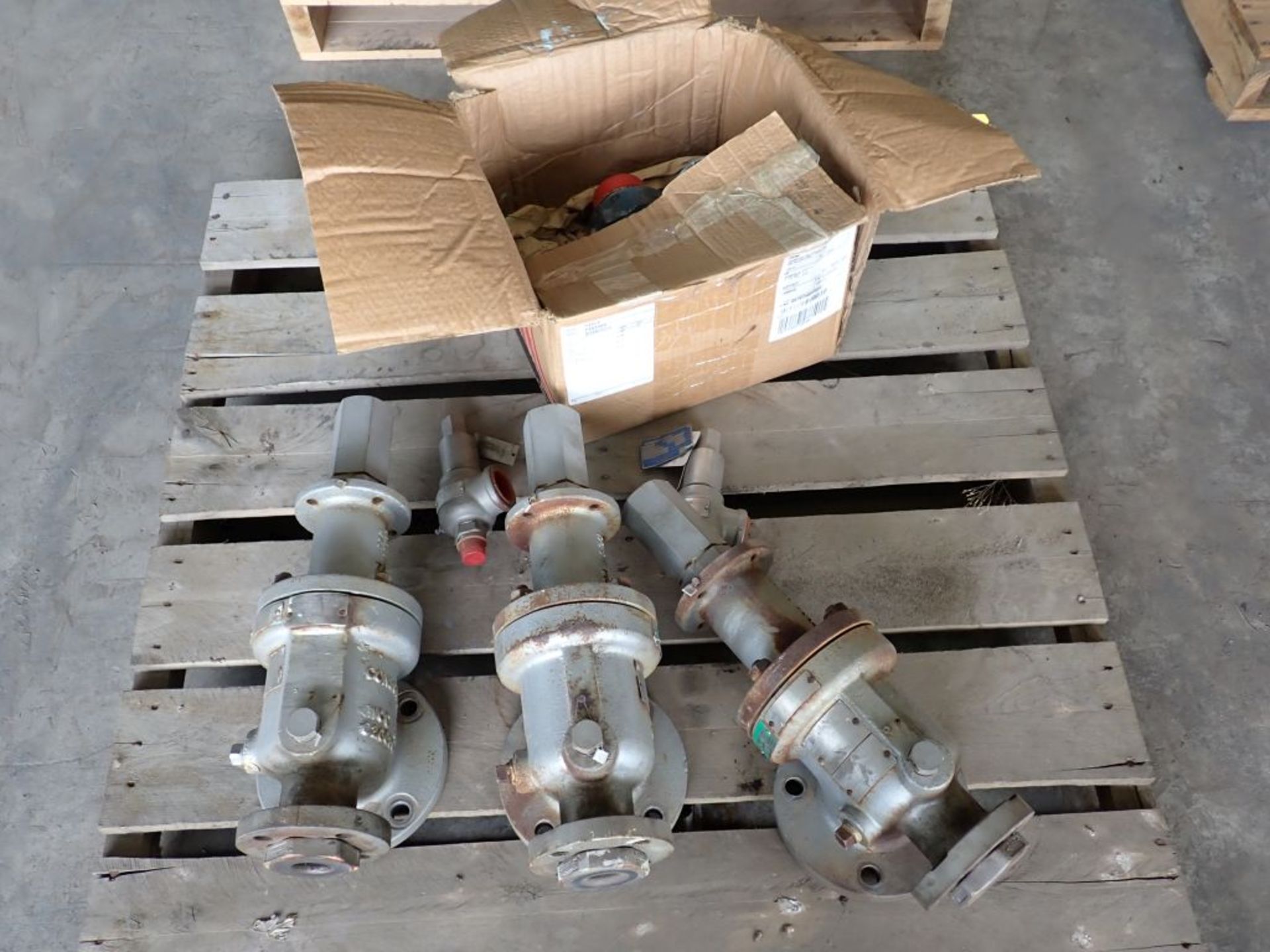 Lot of Assorted Components | Includes: Knuckle Valve - Image 3 of 20