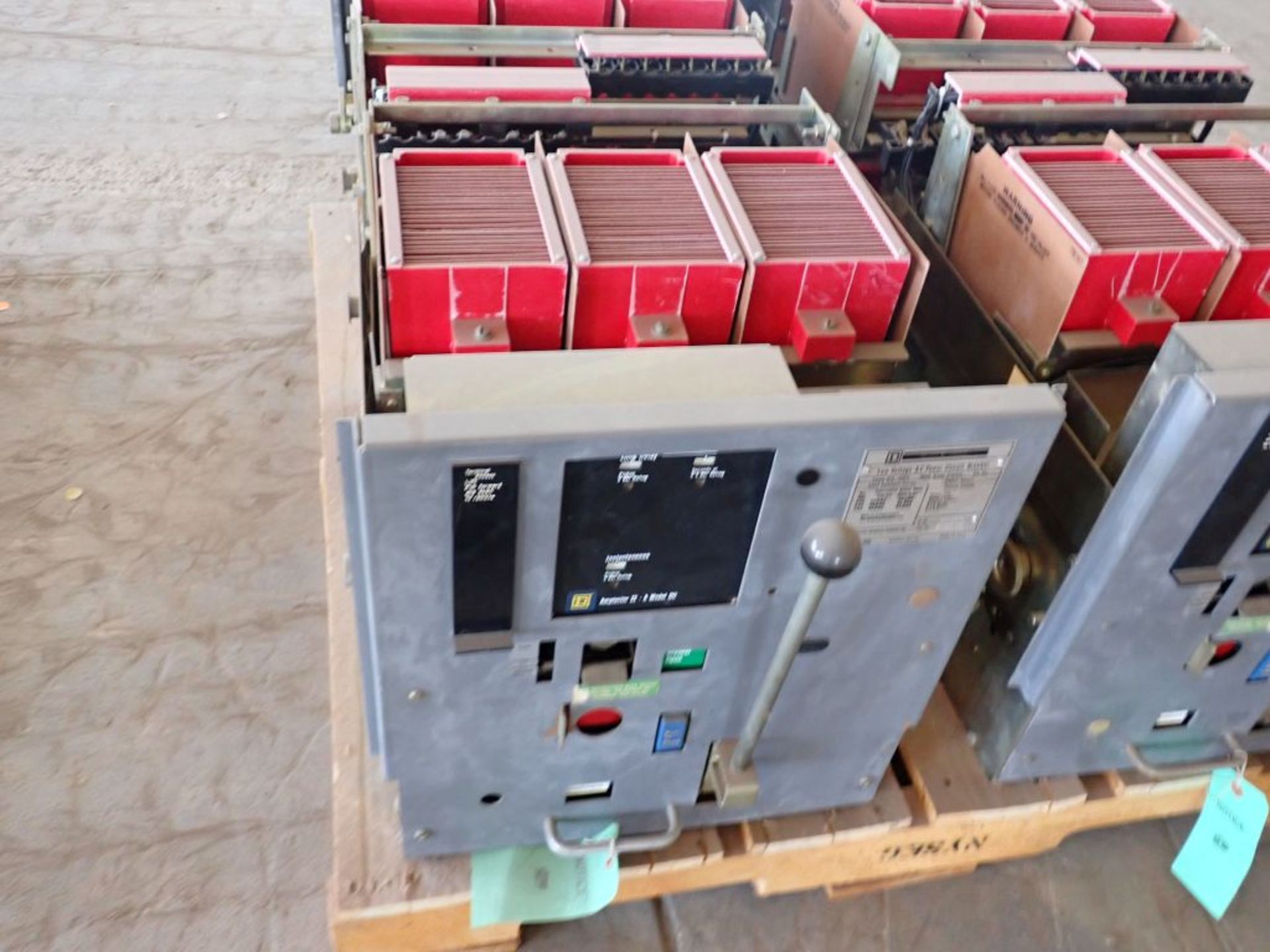 Lot of (4) Square D Low Voltage Circuit Breakers | Type: DS-416S; 1600A; 635V; 3P - Image 14 of 18