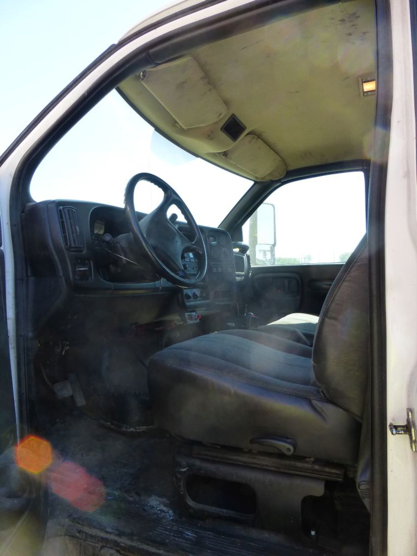 2008 GMC 5500 4x4 Plow Truck with Spreader | Vin No. 1GDE5C3G39F404627; GVWR: 19,500; 15,312 - Image 20 of 29