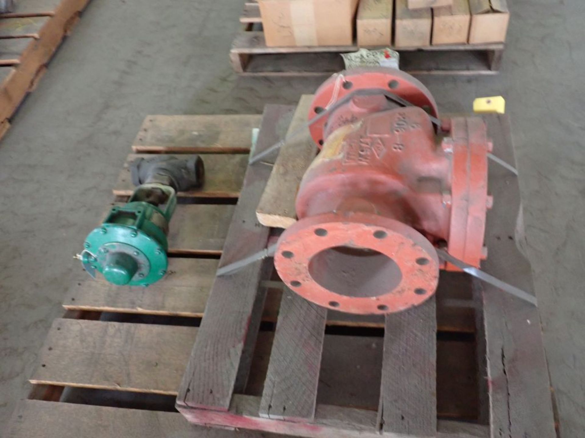 Lot of (1) Actuator and (1) Valve | (1) Fisher Actuator, Type: 5/3; Size: 20"; (1) TCIW Valve, - Image 2 of 10