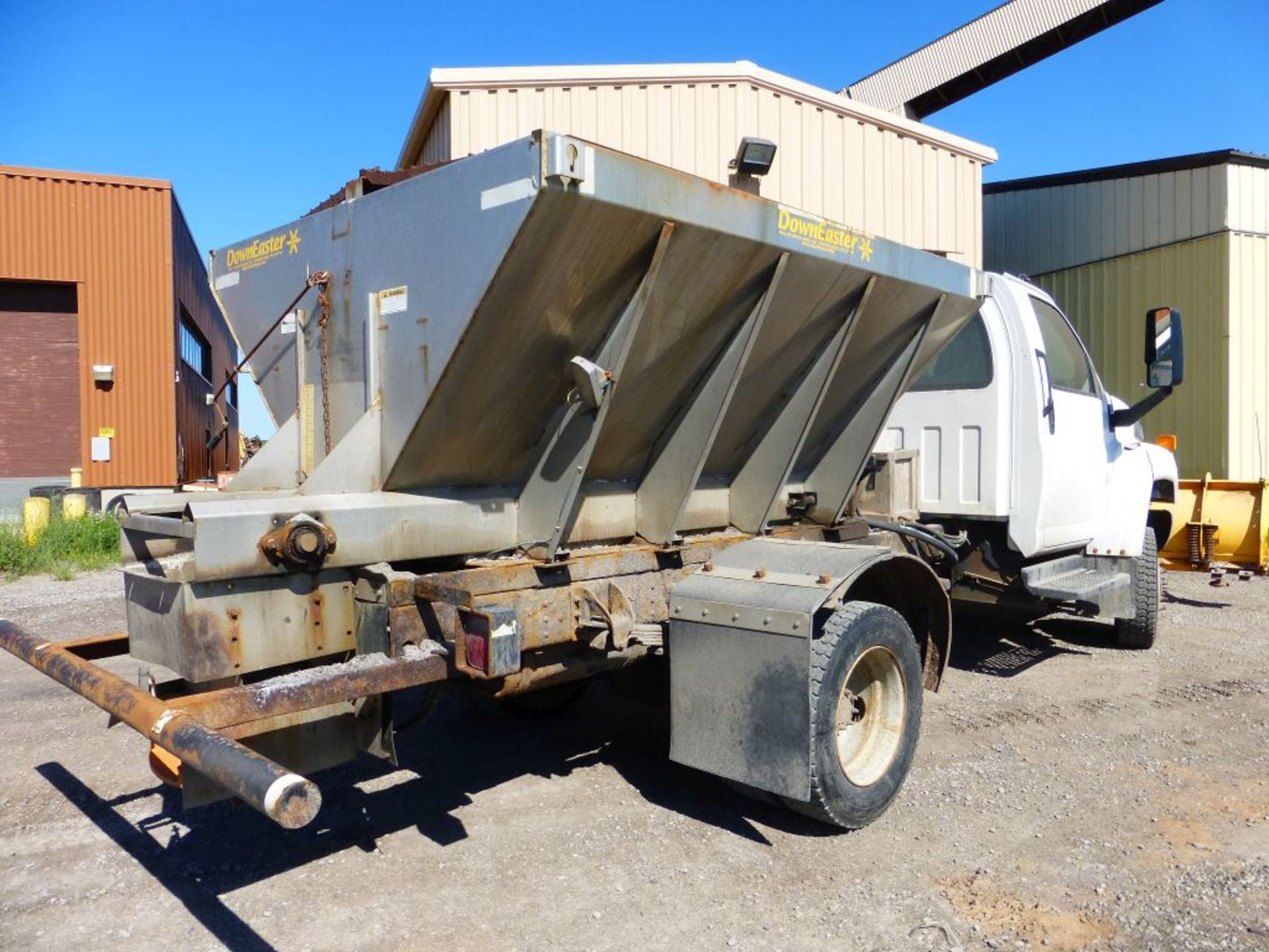 2008 GMC 5500 4x4 Plow Truck with Spreader | Vin No. 1GDE5C3G39F404627; GVWR: 19,500; 15,312 - Image 13 of 29