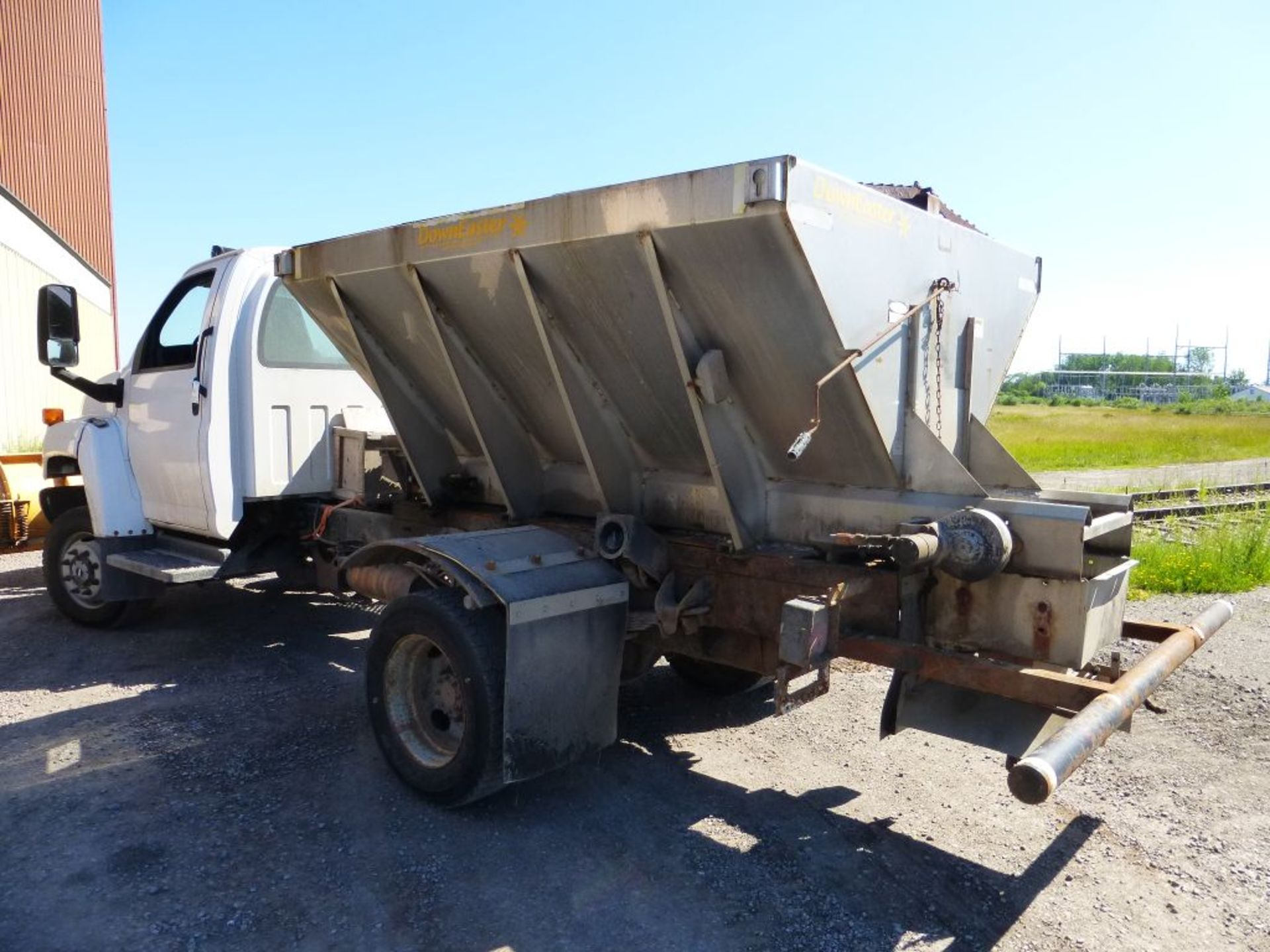 2008 GMC 5500 4x4 Plow Truck with Spreader | Vin No. 1GDE5C3G39F404627; GVWR: 19,500; 15,312 - Image 16 of 29