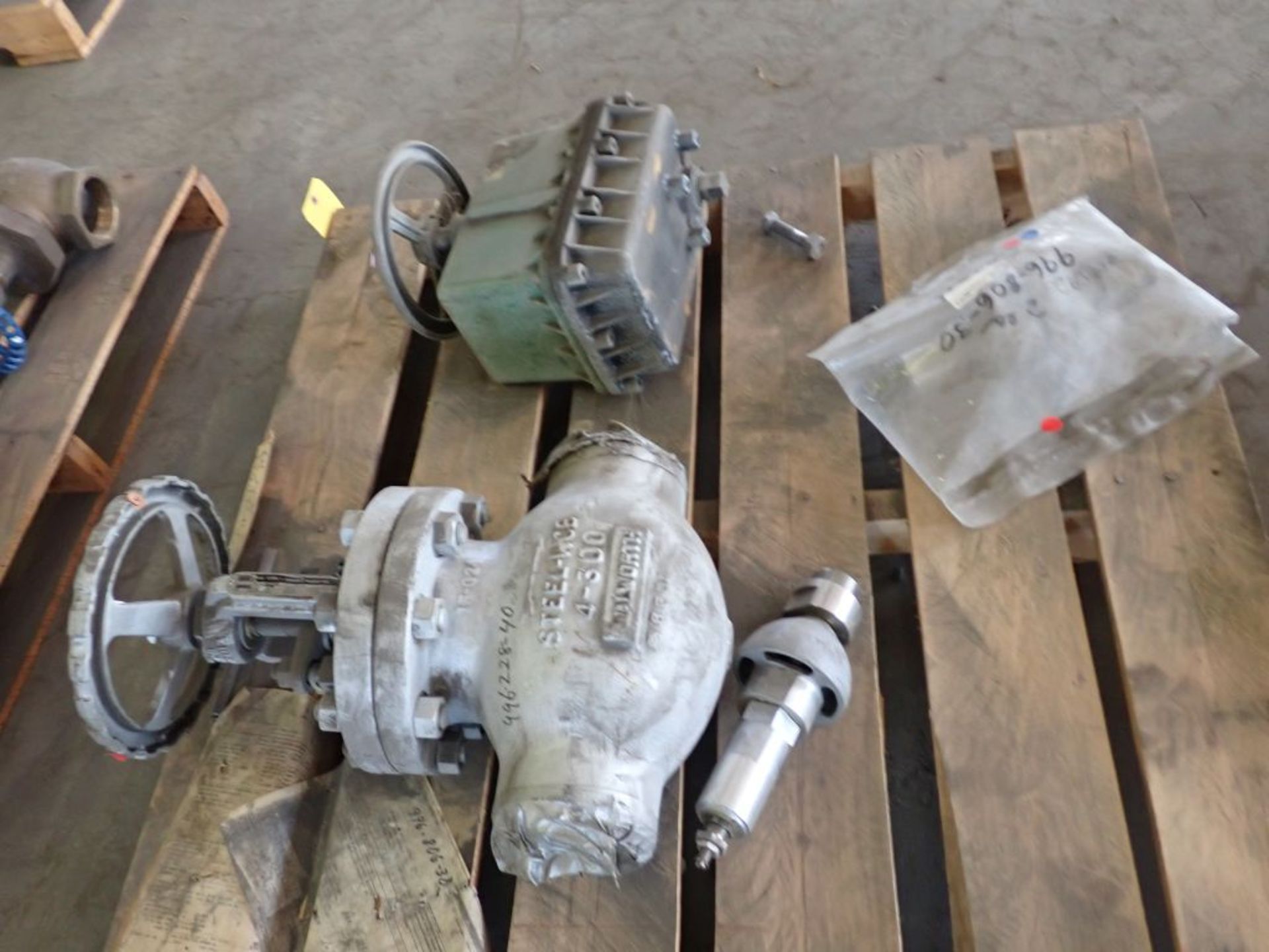 Lot of Assorted Valves | Includes:; Electric Actuator; Hagt Valve; Globe Valve - Image 3 of 13