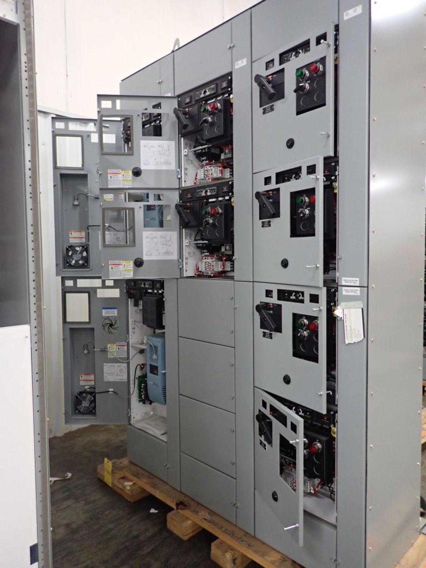 Eaton Freedom 2100 Series Motor Control Center | (2) F206-30A-10HP; (7) F206-15A-10HP; (2) F208-30A; - Image 8 of 102