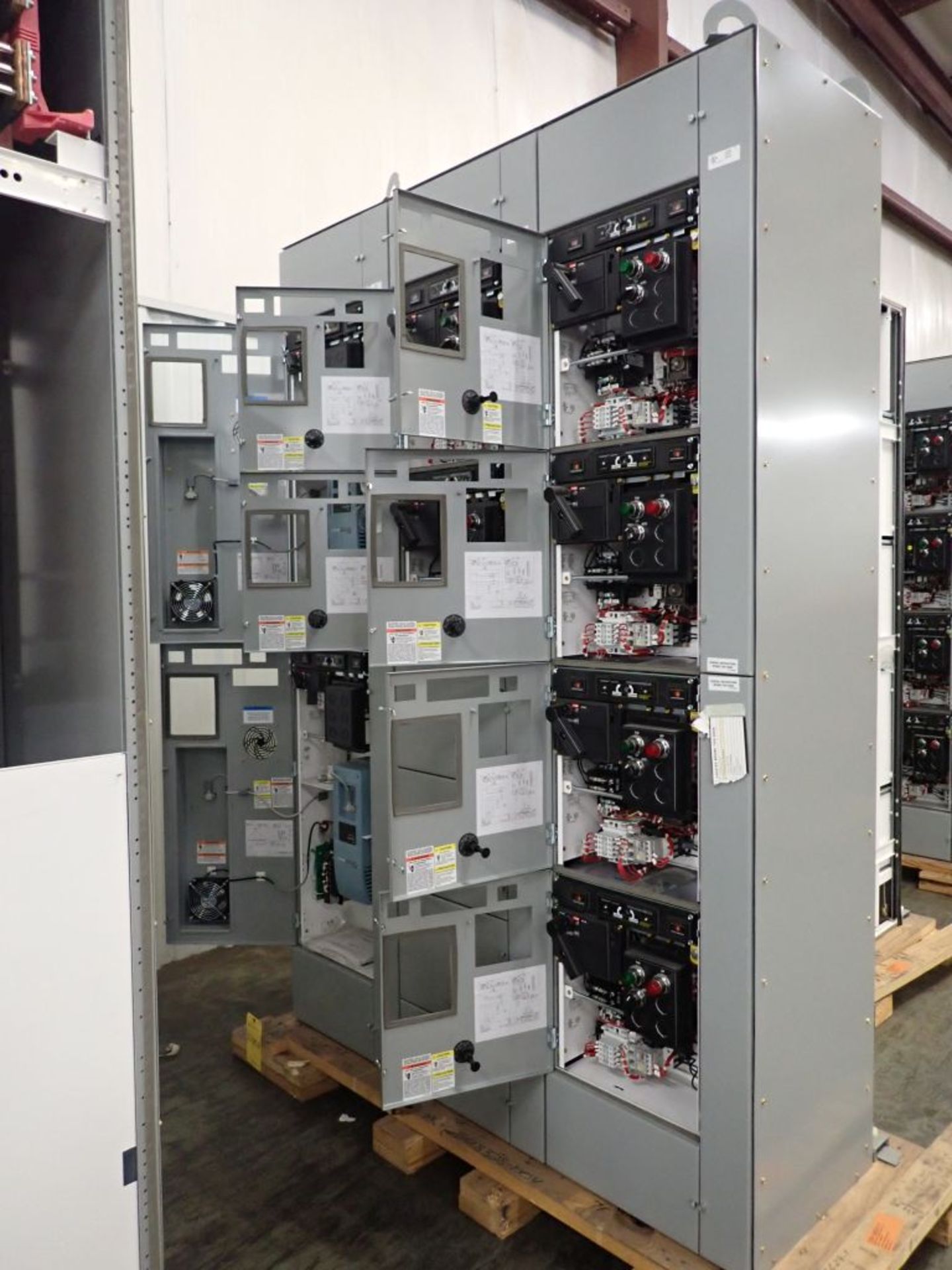 Eaton Freedom 2100 Series Motor Control Center | (2) F206-30A-10HP; (7) F206-15A-10HP; (2) F208-30A; - Image 7 of 102