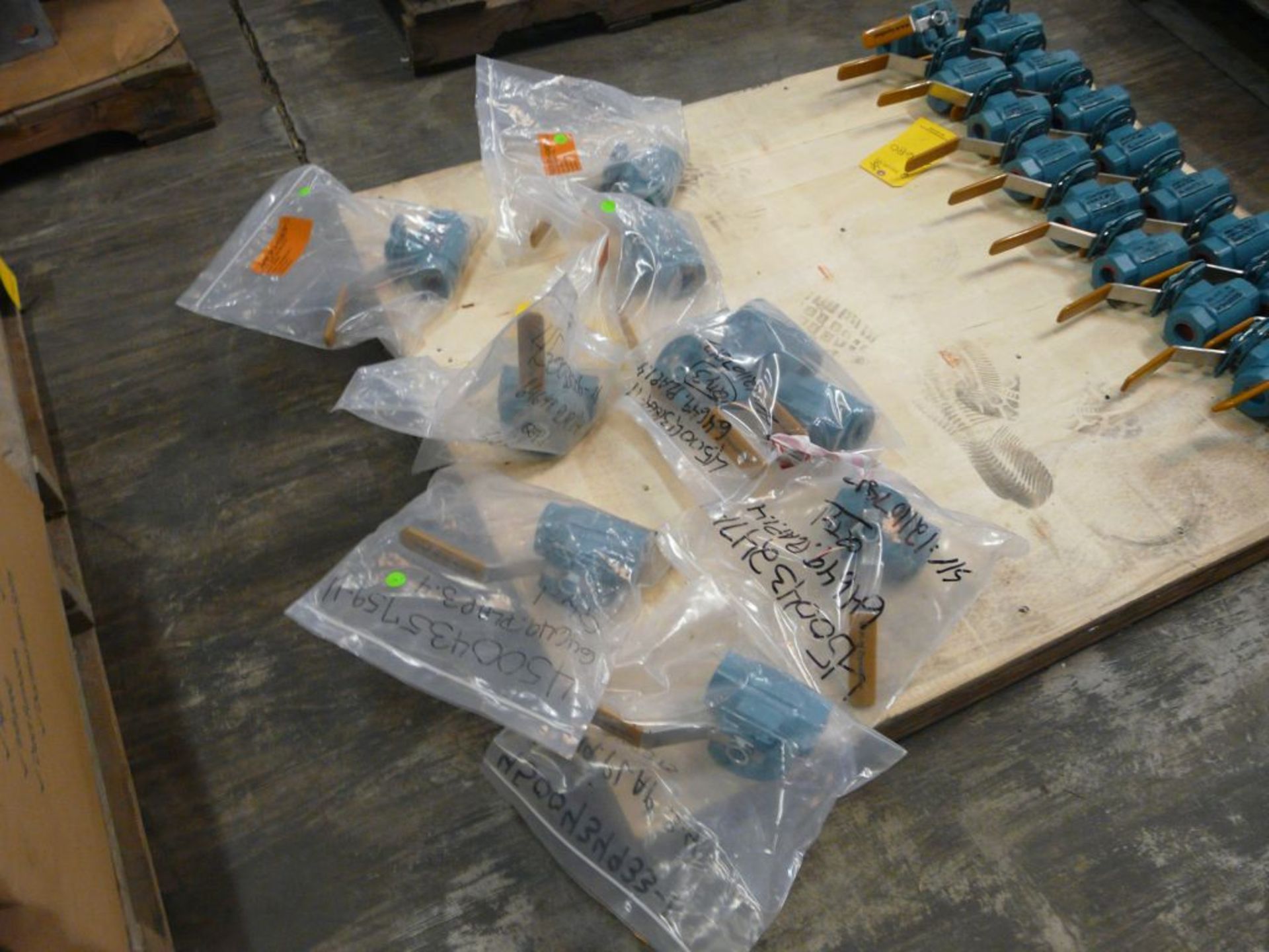 Lot of (10) DynaSeal Valves - Image 2 of 6