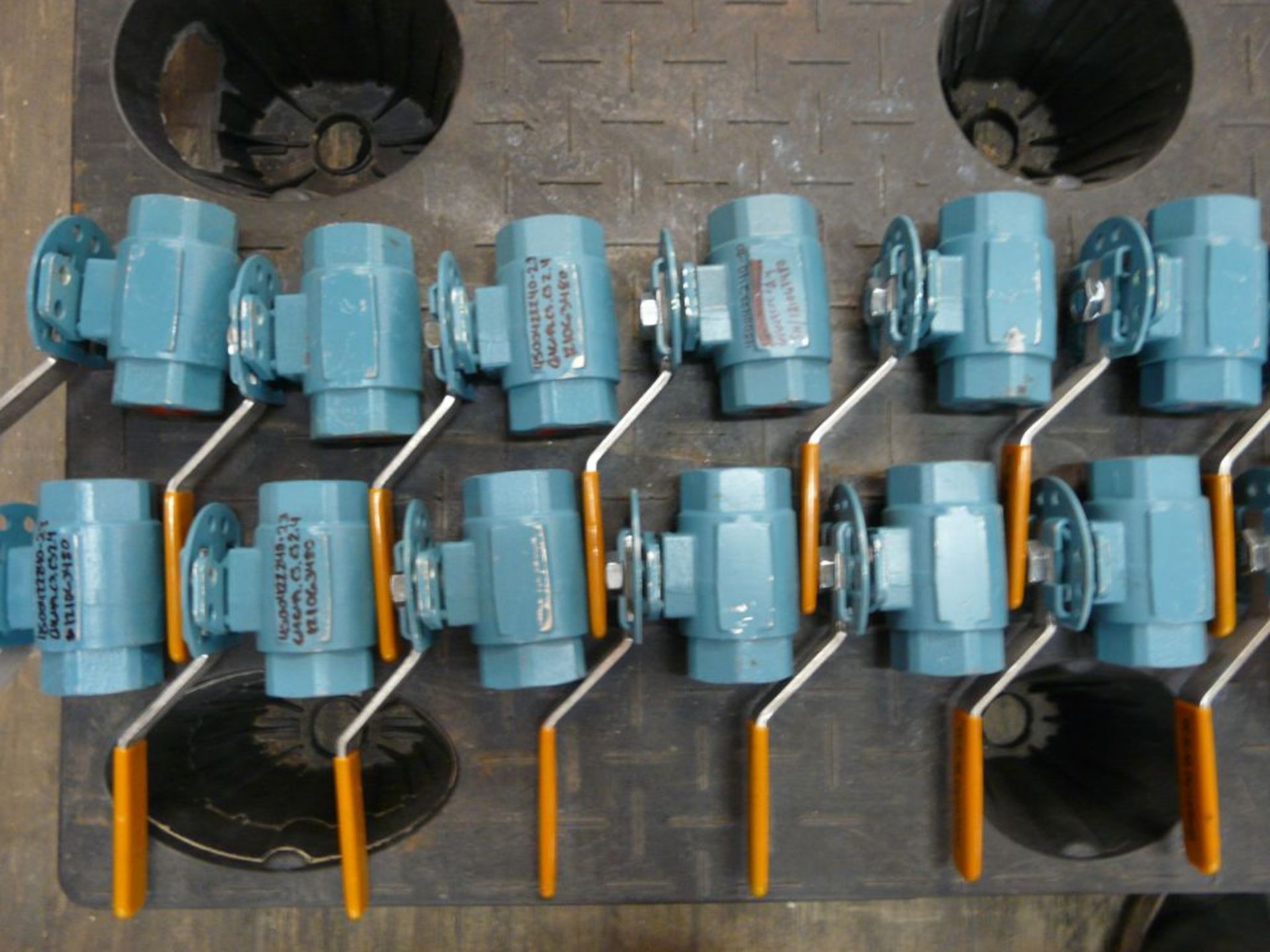 Lot of (20) DynaSeal Valves - Image 4 of 6