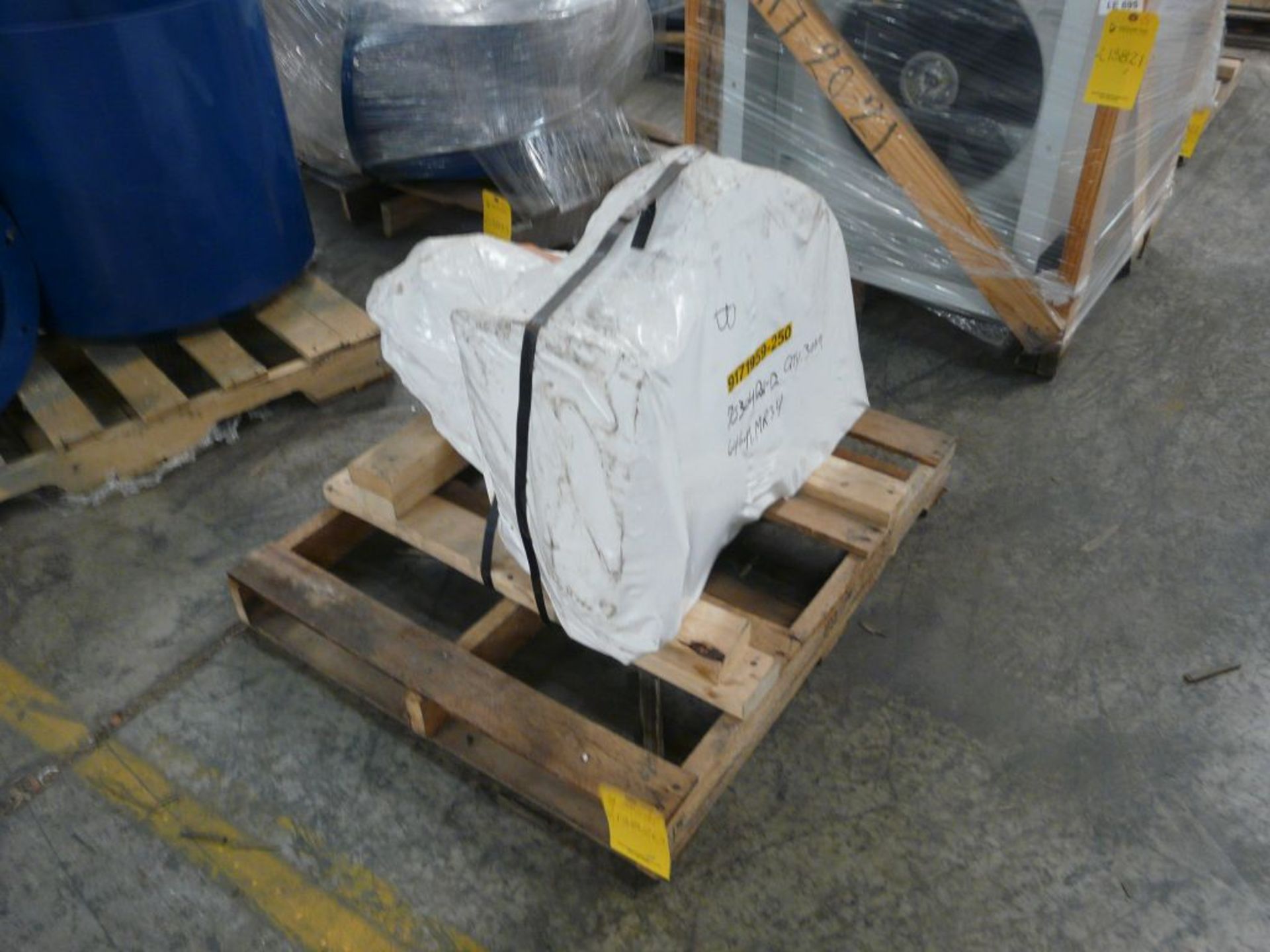 7.5 HP 16" Blower with Dwyer Air Switch - Cat No. 1950-10-2F; 15A; 480V