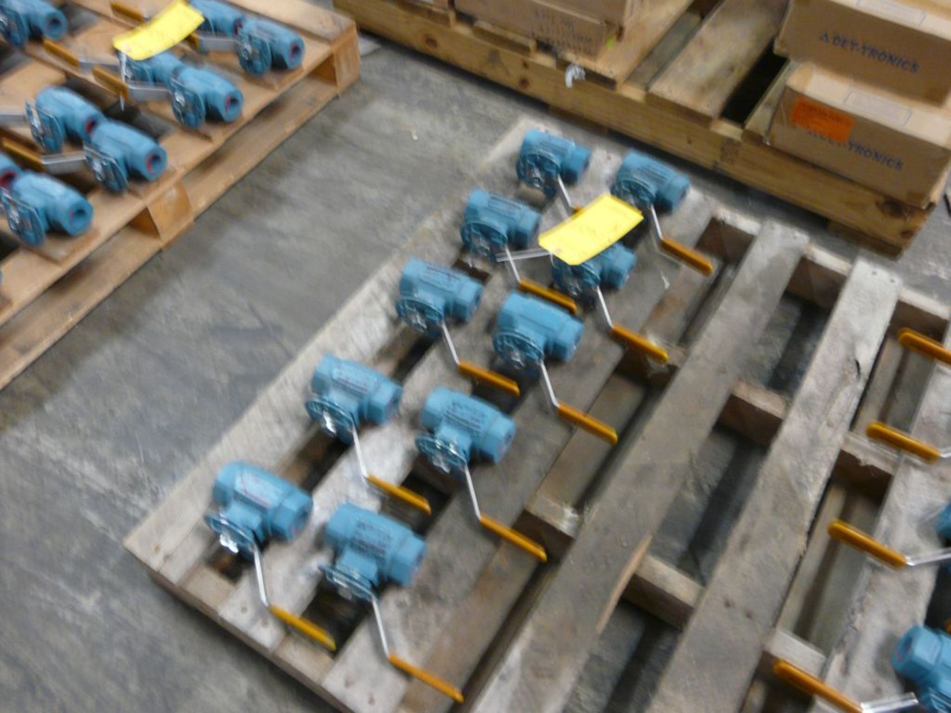 Lot of (10) DynaSeal Valves - Image 2 of 5