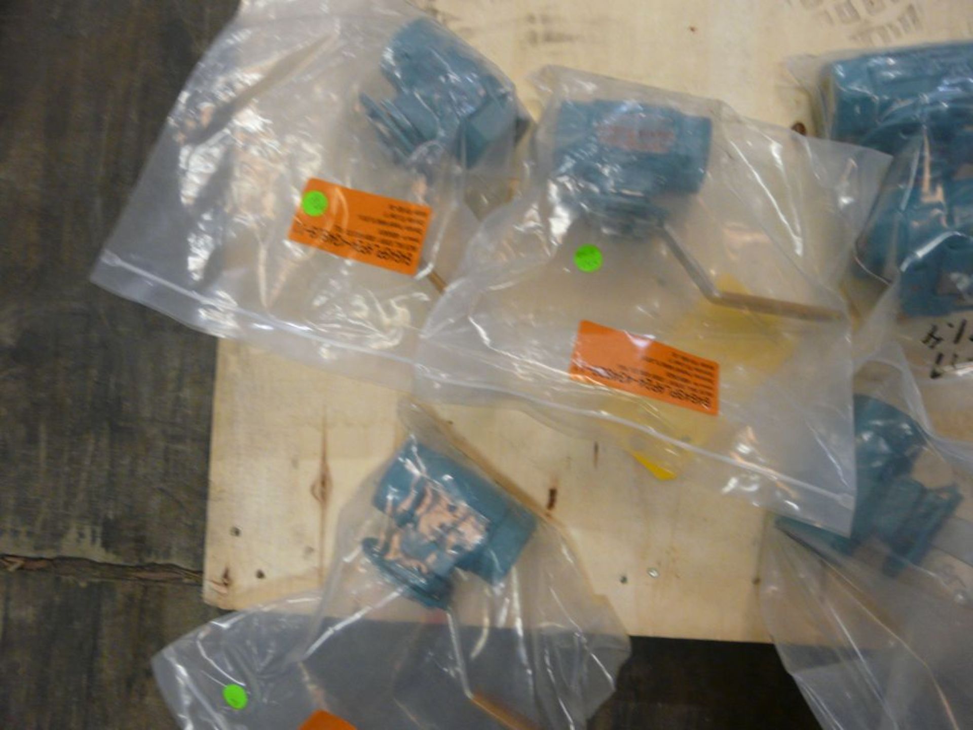 Lot of (10) DynaSeal Valves - Image 4 of 6