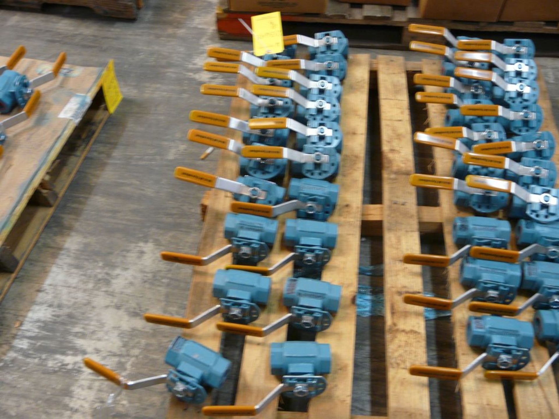 Lot of (20) DynaSeal Valves - Image 2 of 4